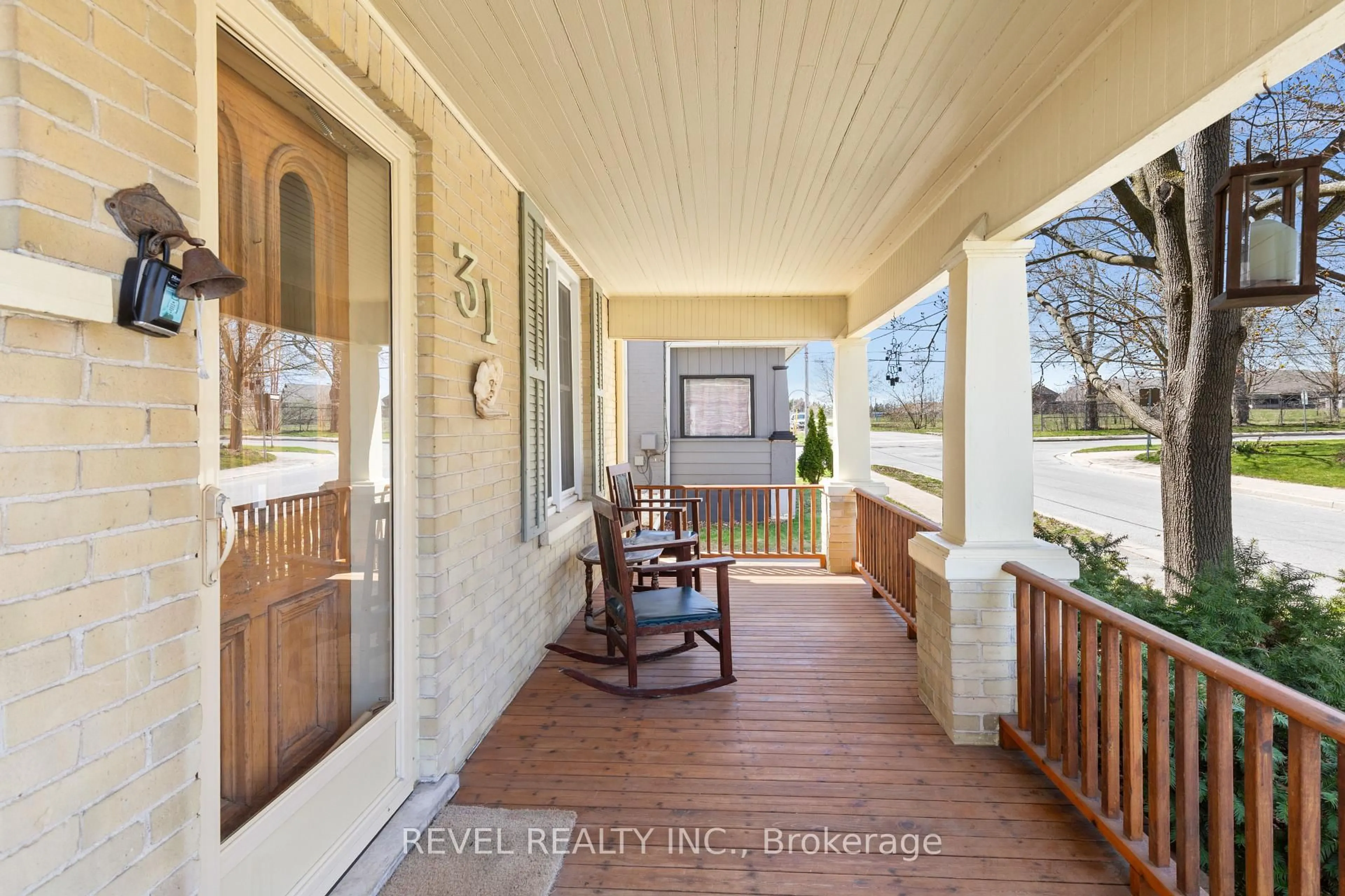 Indoor entryway for 31 Fair Ave, Kawartha Lakes Ontario K9V 3P2
