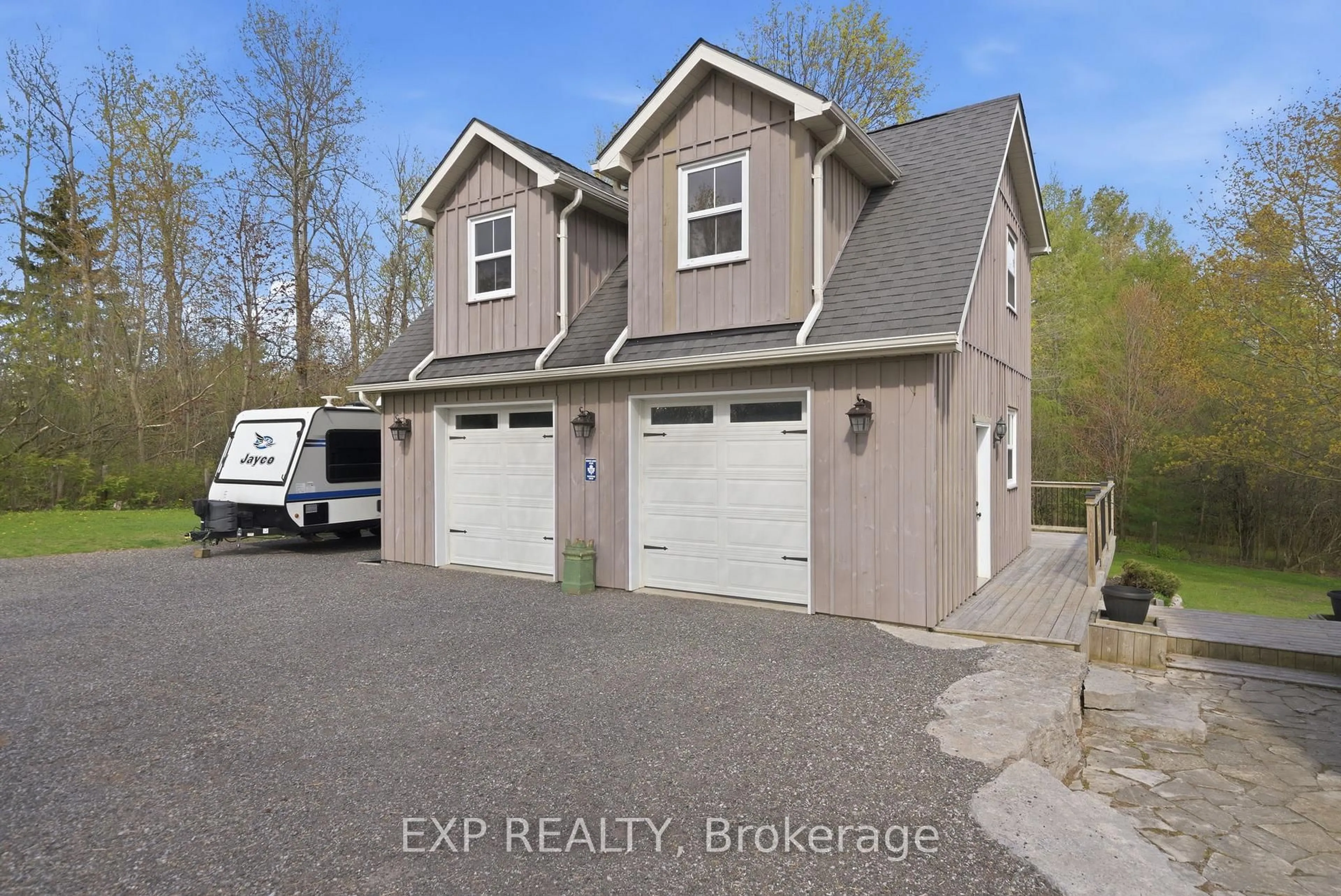 Indoor garage for 4081 Burnham St, Hamilton Township Ontario K9A 4J9