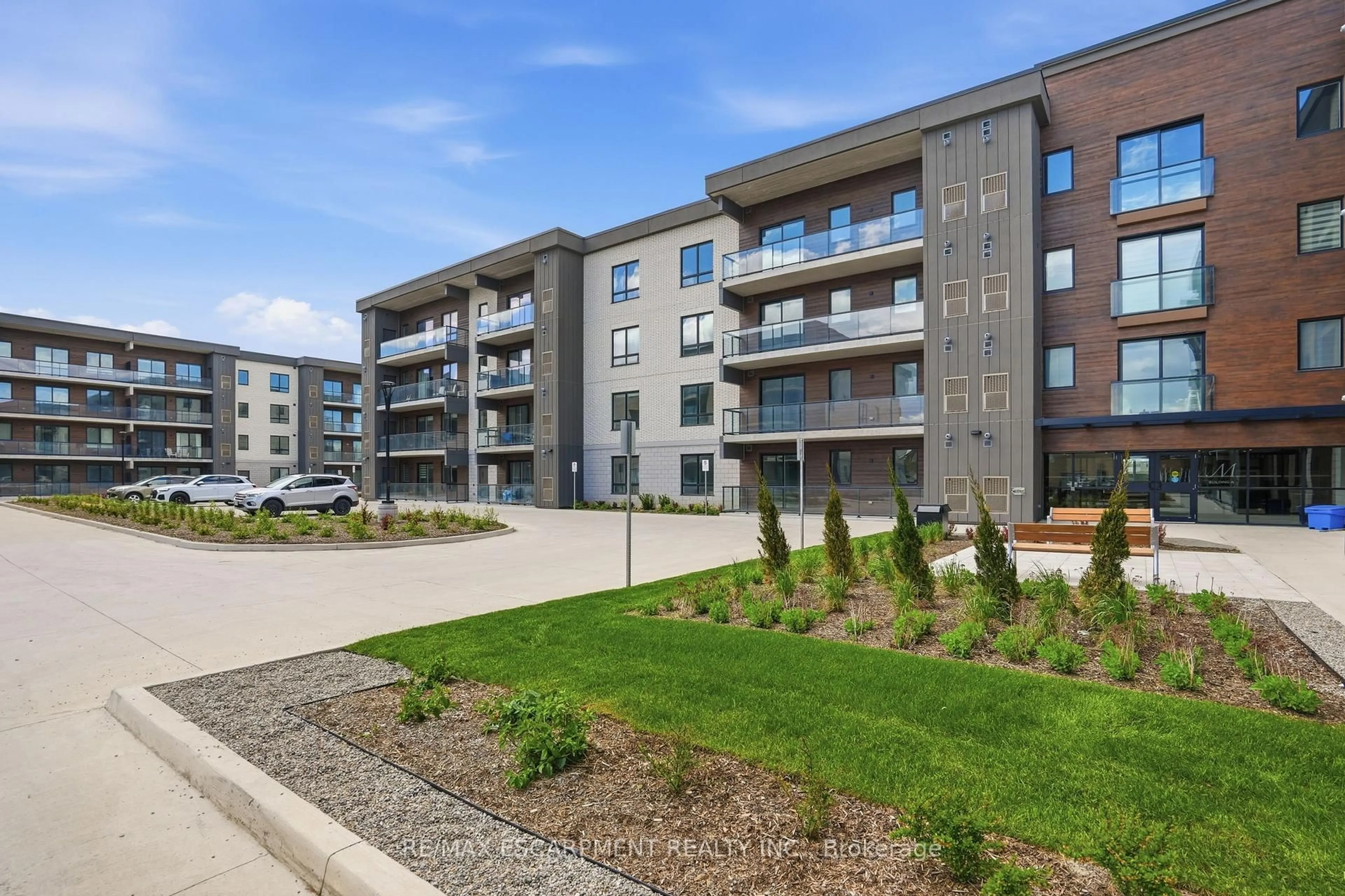 A pic from outside/outdoor area/front of a property/back of a property/a pic from drone, unknown for 7549B Kalar Rd #315, Niagara Falls Ontario L2H 3W7