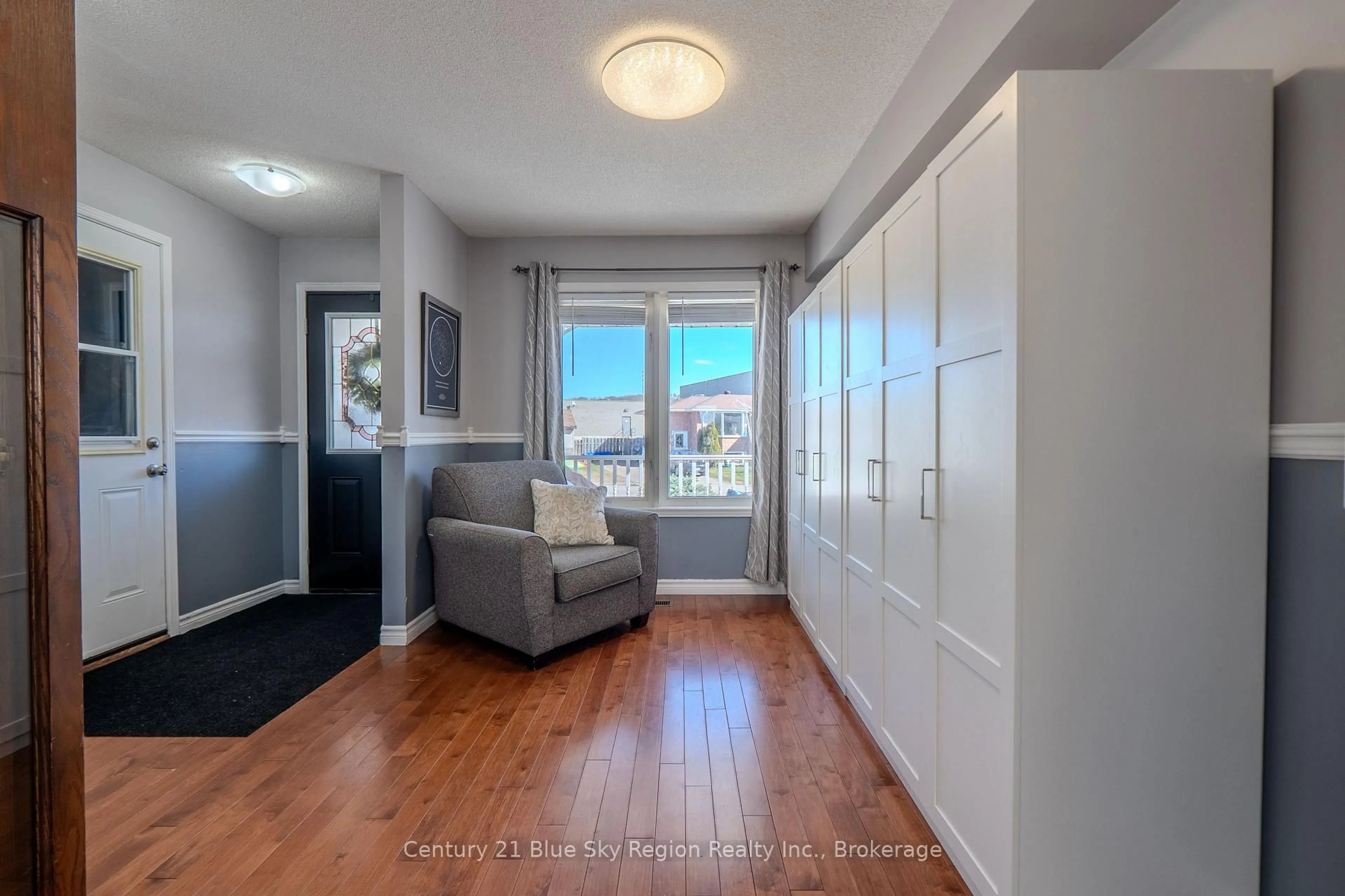 Indoor entryway for 26 Romeo Crt, North Bay Ontario P1B 9R5