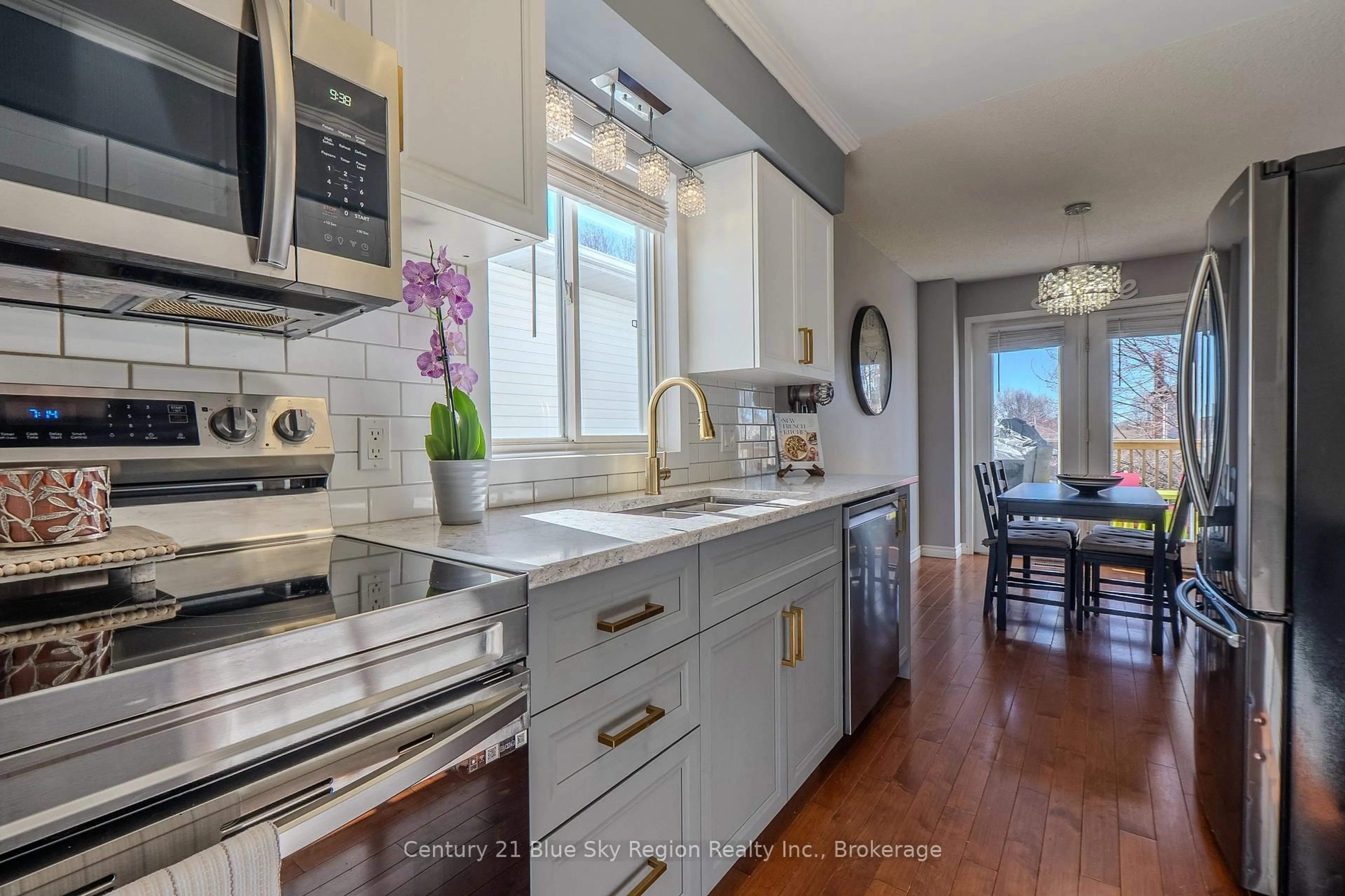 Open concept kitchen, ceramic/tile floor for 26 Romeo Crt, North Bay Ontario P1B 9R5