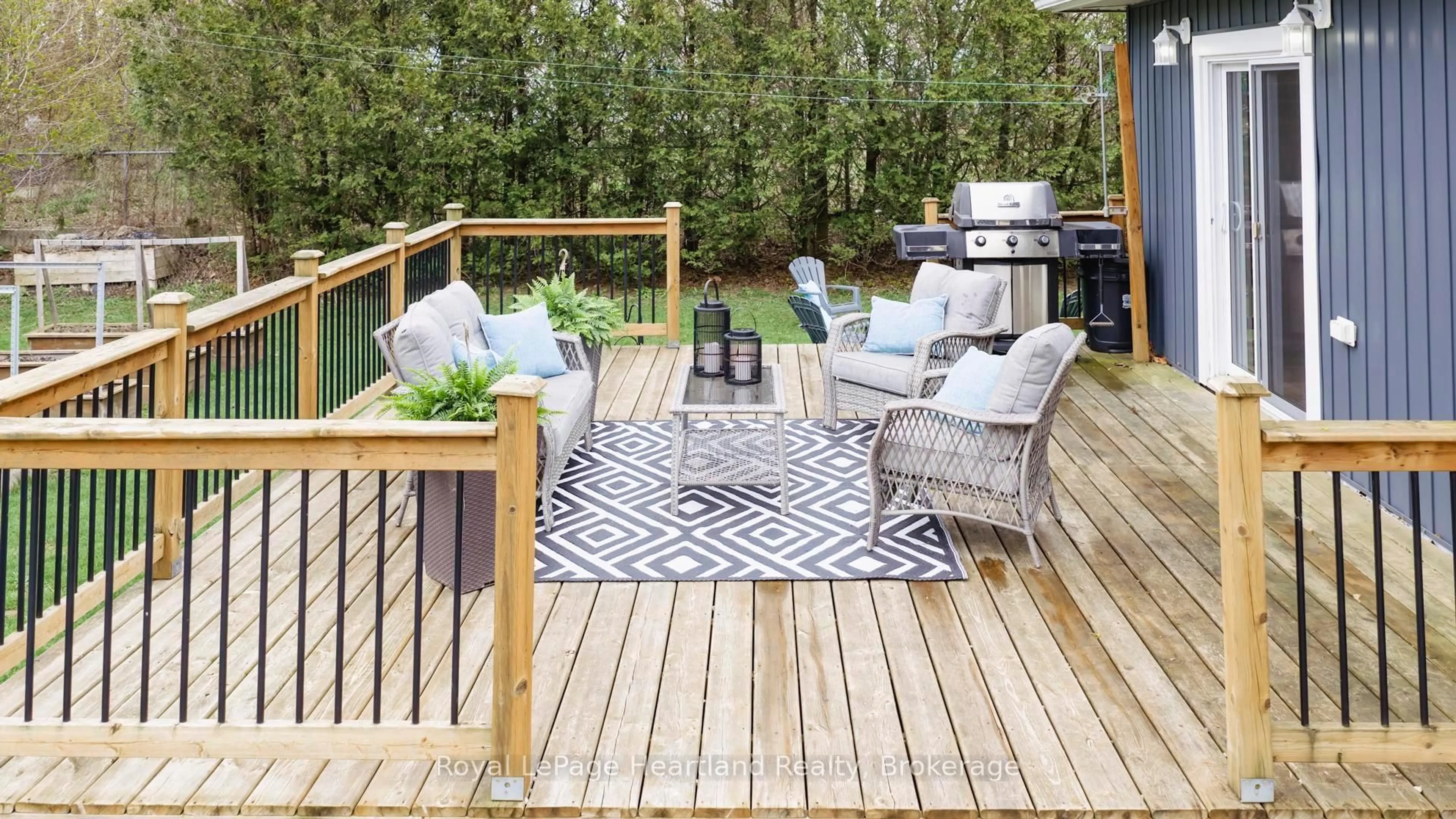 Patio, unknown for 46 Egmont St, Central Huron Ontario N0M 1E0