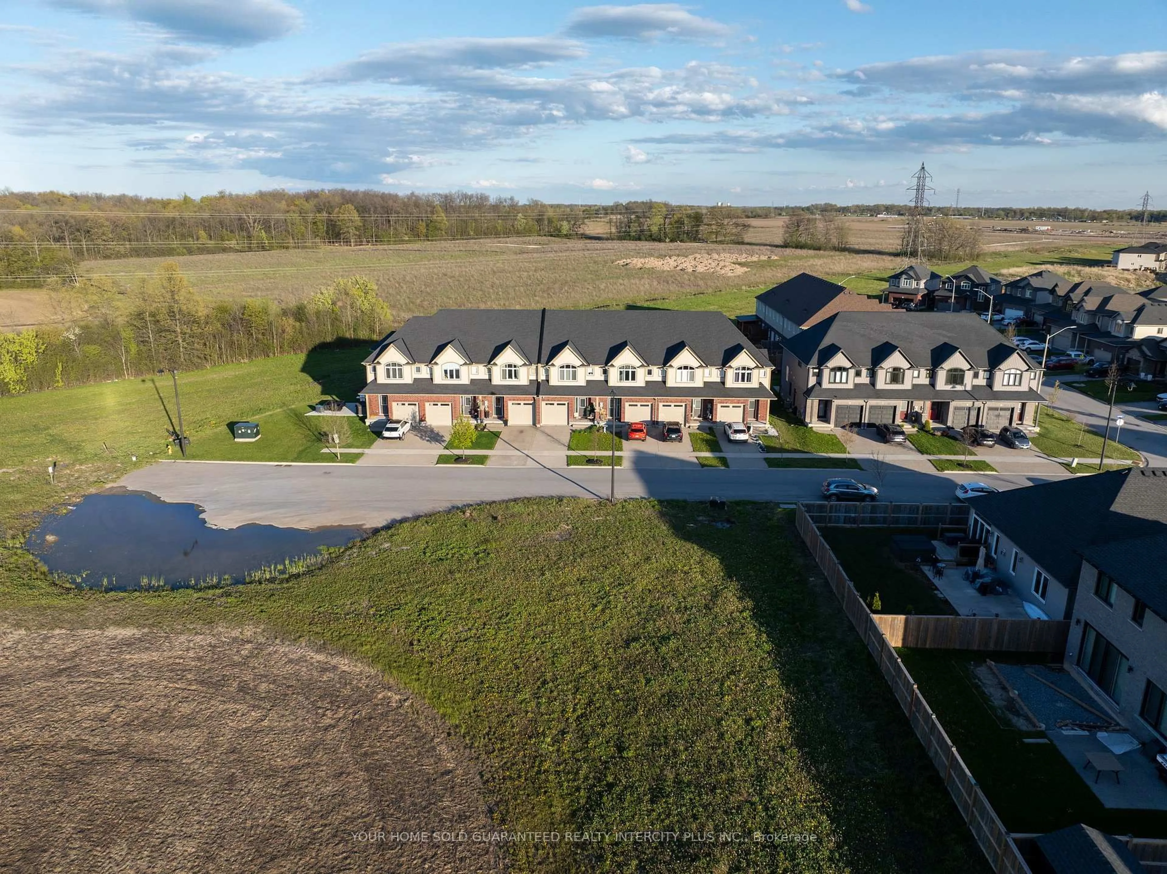A pic from outside/outdoor area/front of a property/back of a property/a pic from drone, water/lake/river/ocean view for 78 Venture Way, Thorold Ontario L2V 0H6