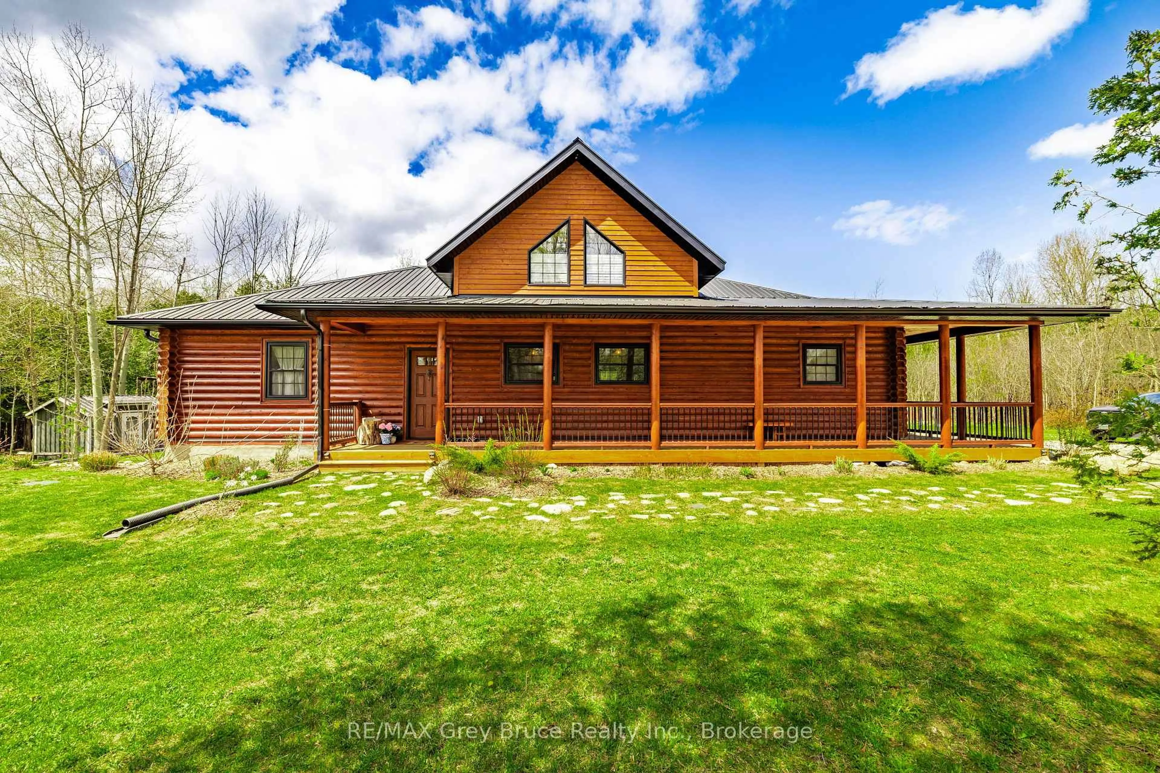 Home with vinyl exterior material, building for 24479 Holland Sydenham Townline, Meaford Ontario N0H 1G0
