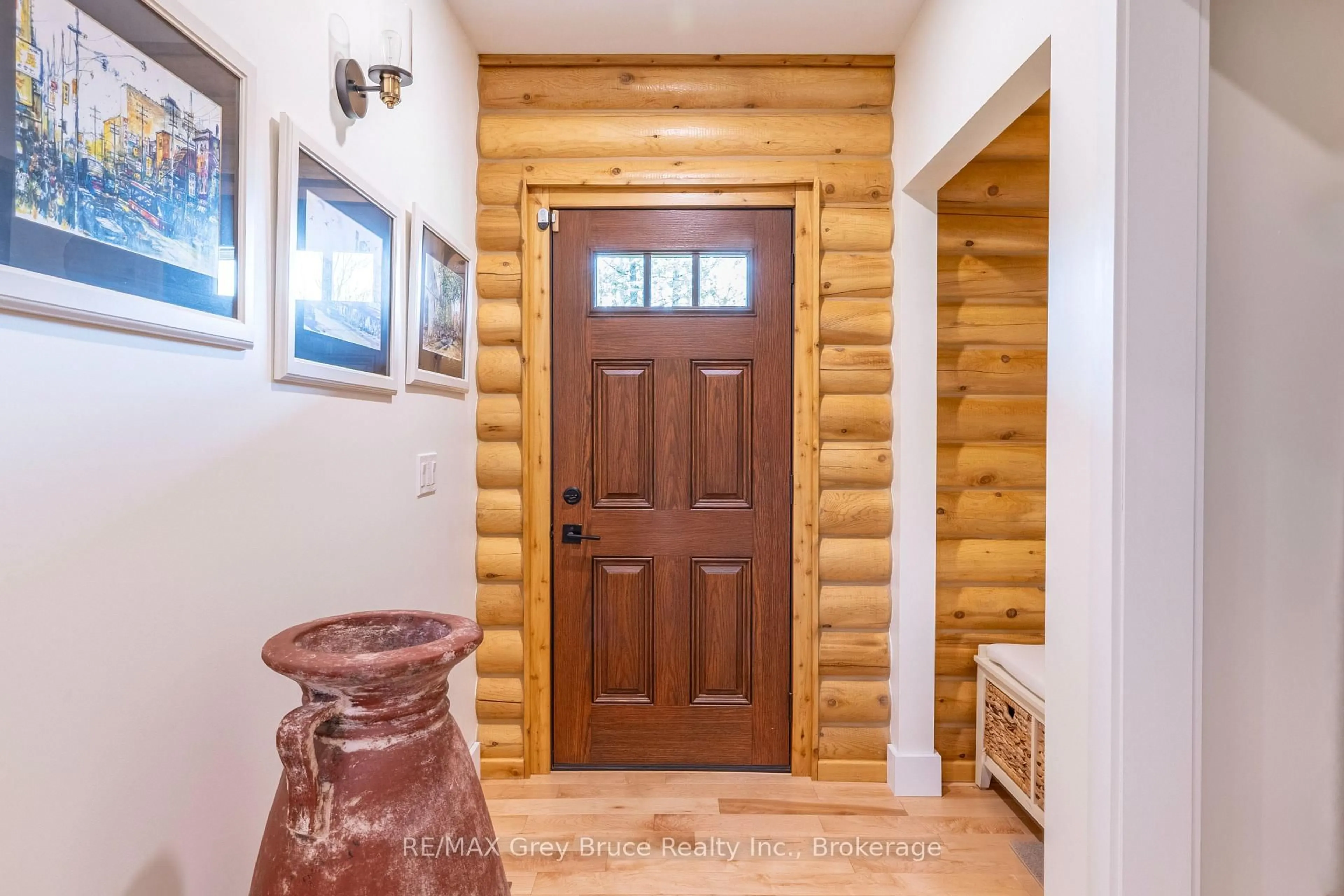 Indoor entryway for 24479 Holland Sydenham Townline, Meaford Ontario N0H 1G0