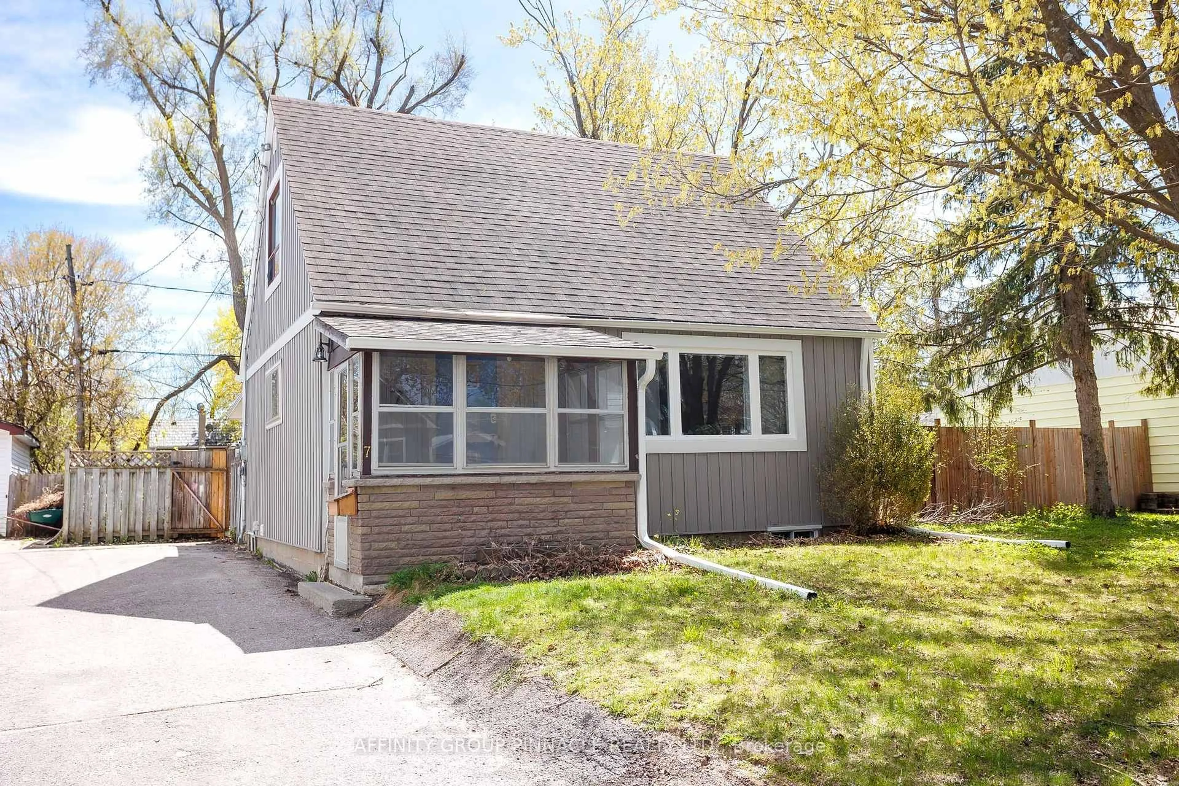Home with vinyl exterior material, street for 7 Churchill Cres, Kawartha Lakes Ontario K9V 3Y7