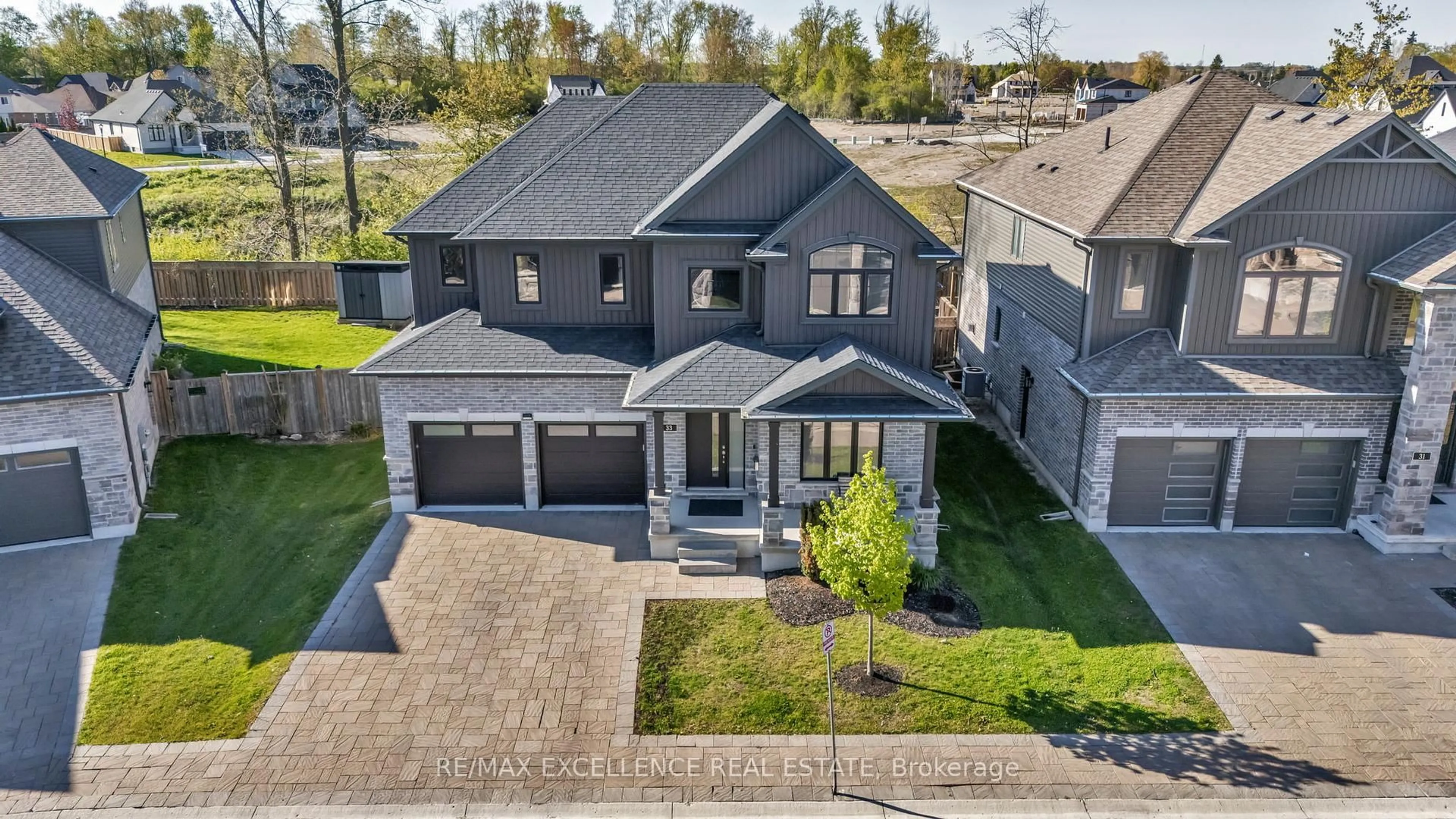 Unknown for 1061 Eagletrace Dr #33, London North Ontario N6G 0T3
