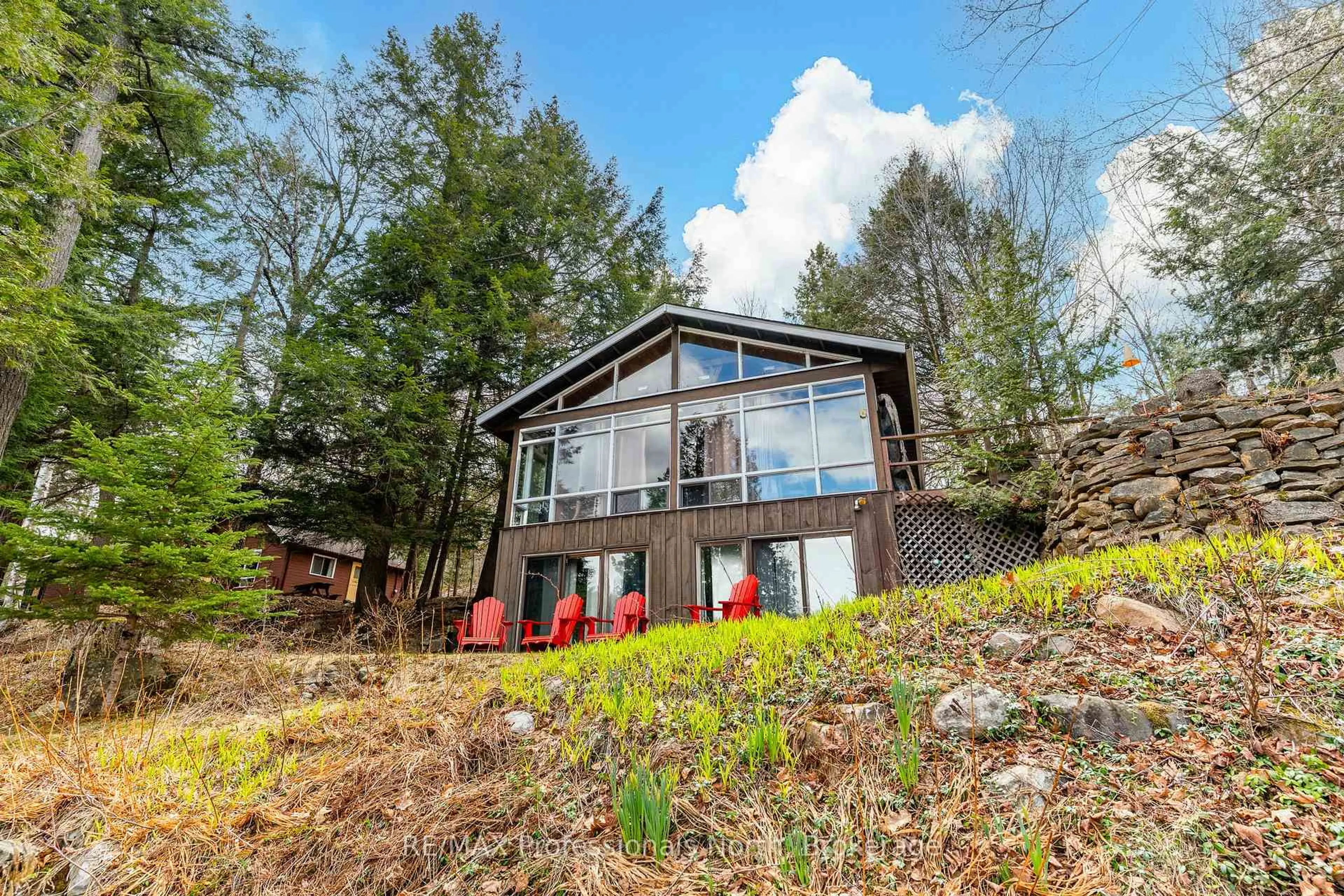 A pic from outside/outdoor area/front of a property/back of a property/a pic from drone, water/lake/river/ocean view for 375 Harp Lake Rd, Huntsville Ontario P1H 2J6