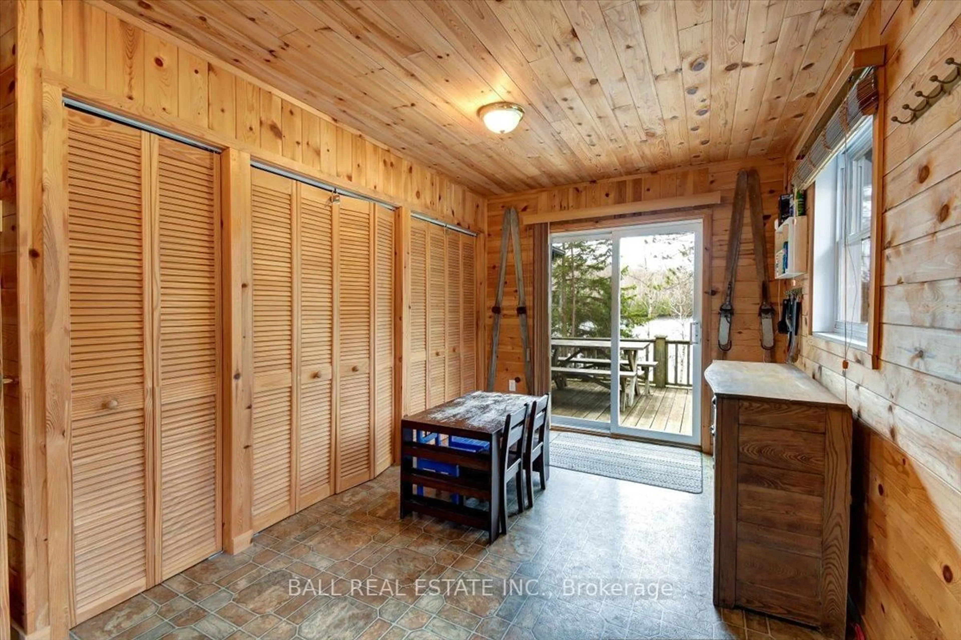 Indoor entryway for 1361 Mcrae Hay Lake Rd, South Algonquin Ontario K0J 2M0