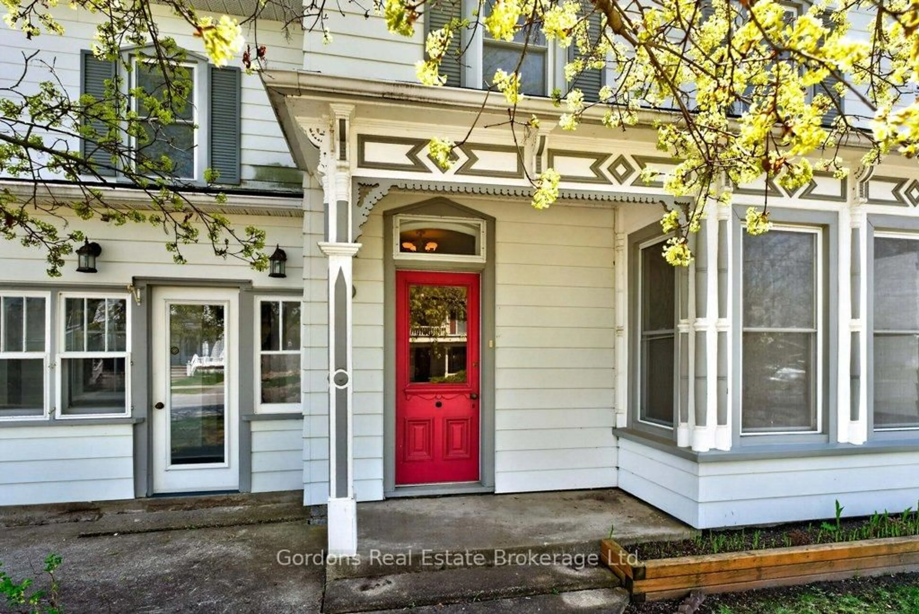 Indoor entryway for 93 West Mary St, Prince Edward County Ontario K0K 2T0