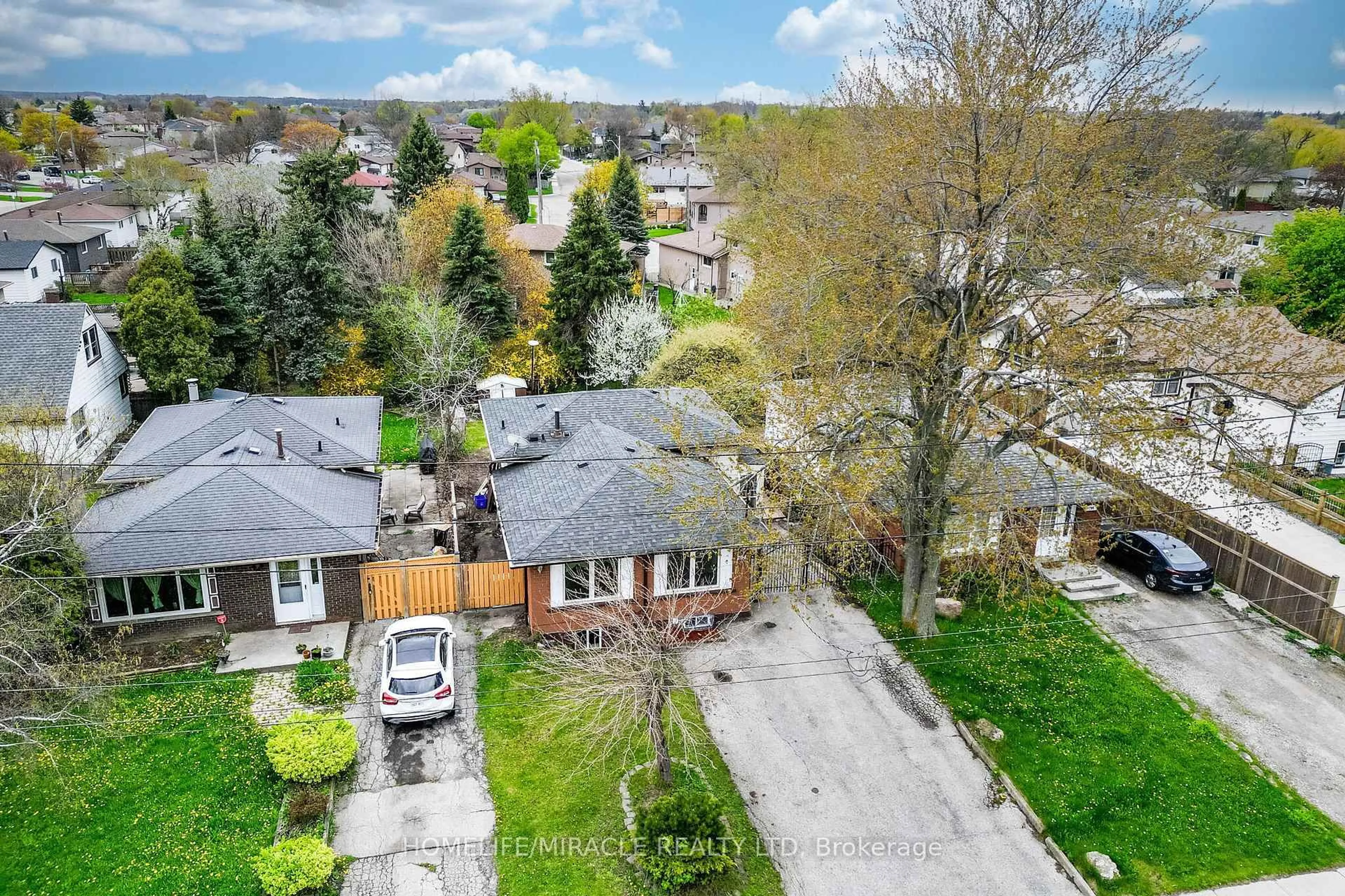 A pic from outside/outdoor area/front of a property/back of a property/a pic from drone, street for 794 Stone Church Rd, Hamilton Ontario L8W 1A8
