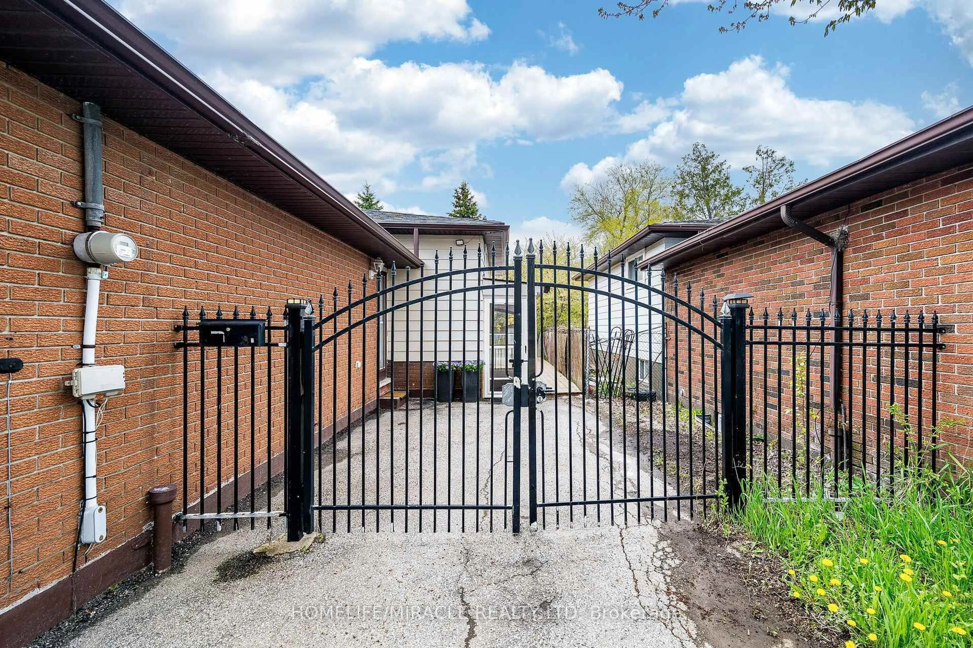 Unknown for 794 Stone Church Rd, Hamilton Ontario L8W 1A8