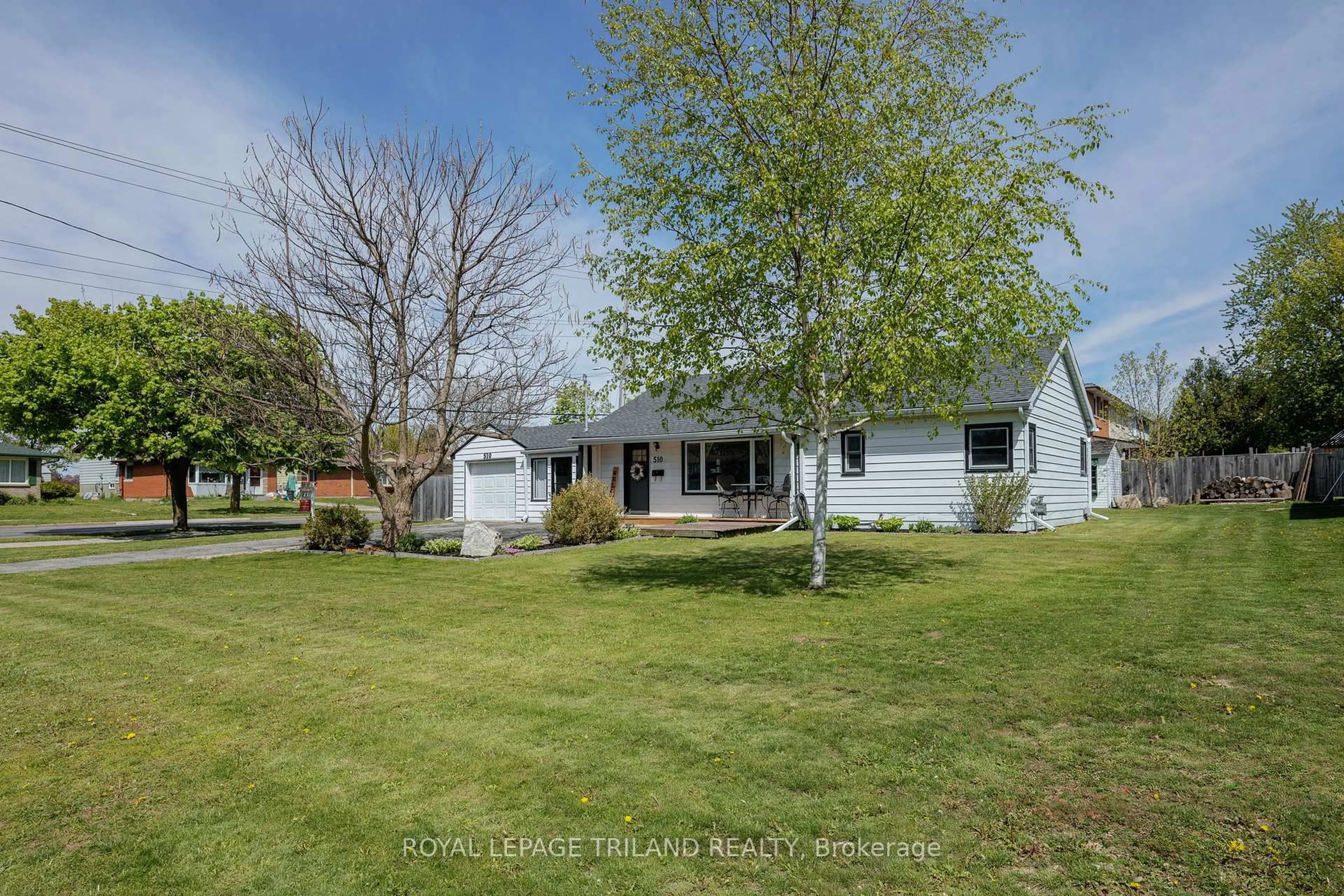 A pic from outside/outdoor area/front of a property/back of a property/a pic from drone, street for 510 Winblest Ave, London South Ontario N6C 3C1