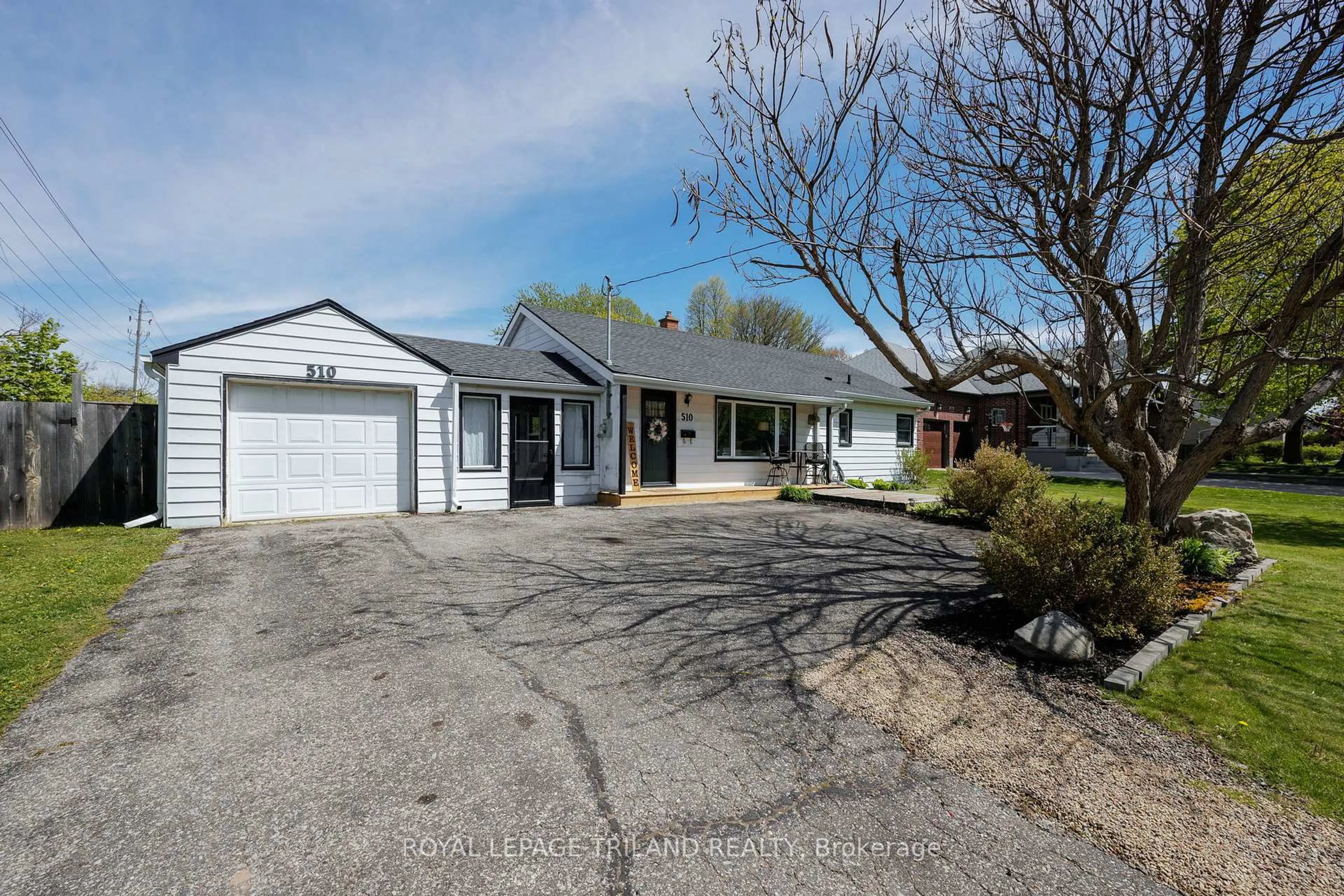 A pic from outside/outdoor area/front of a property/back of a property/a pic from drone, street for 510 Winblest Ave, London South Ontario N6C 3C1