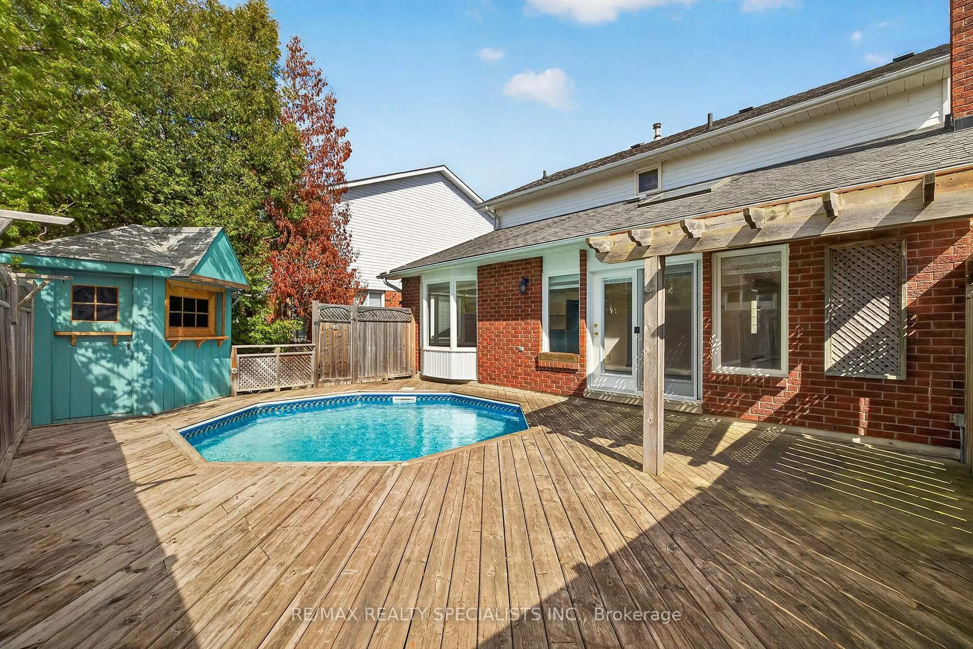 Pool for 19 Longyear Dr, Hamilton Ontario L8B 0E1