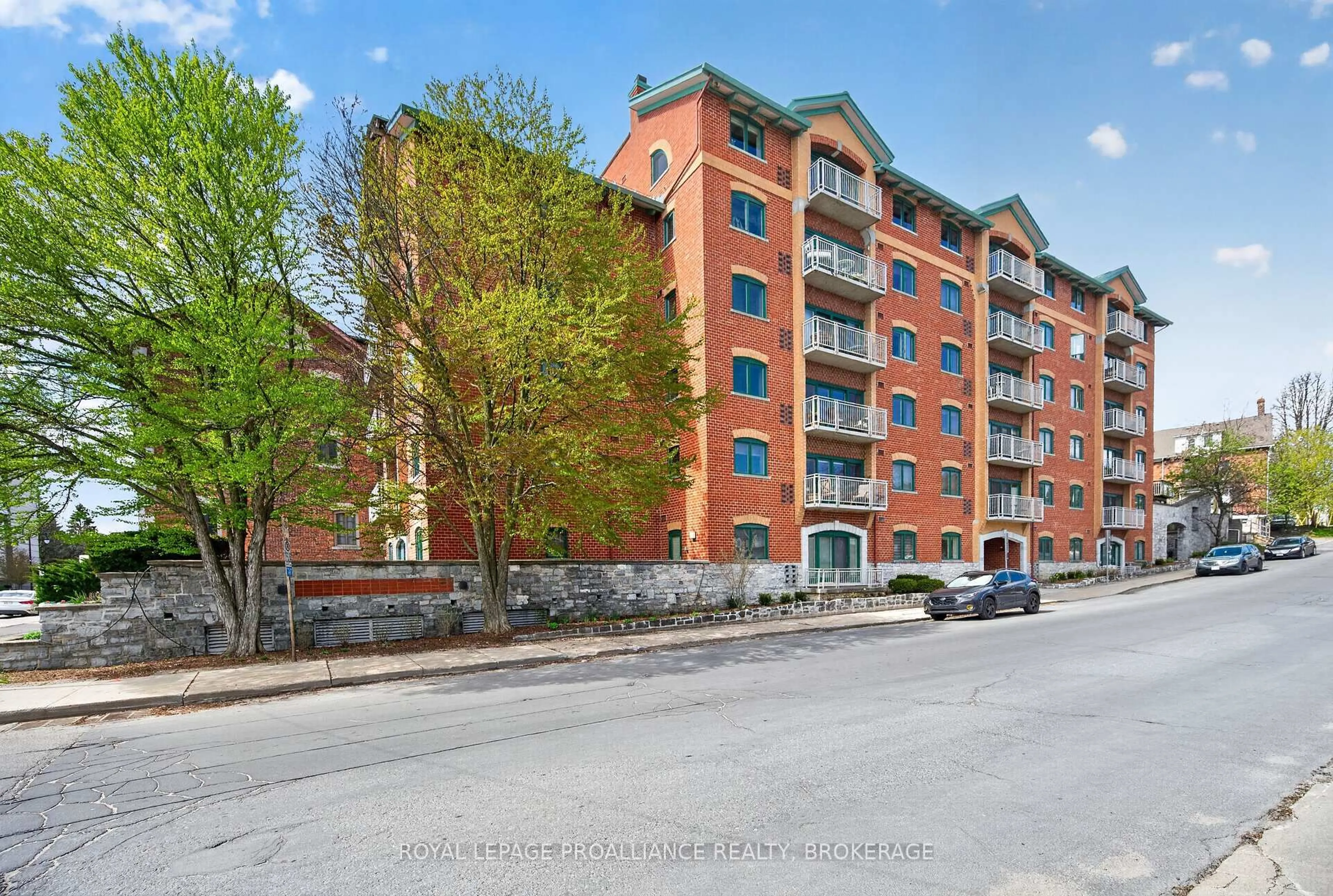 Unknown for 2 Bay St #202, Kingston Ontario K7K 6T7