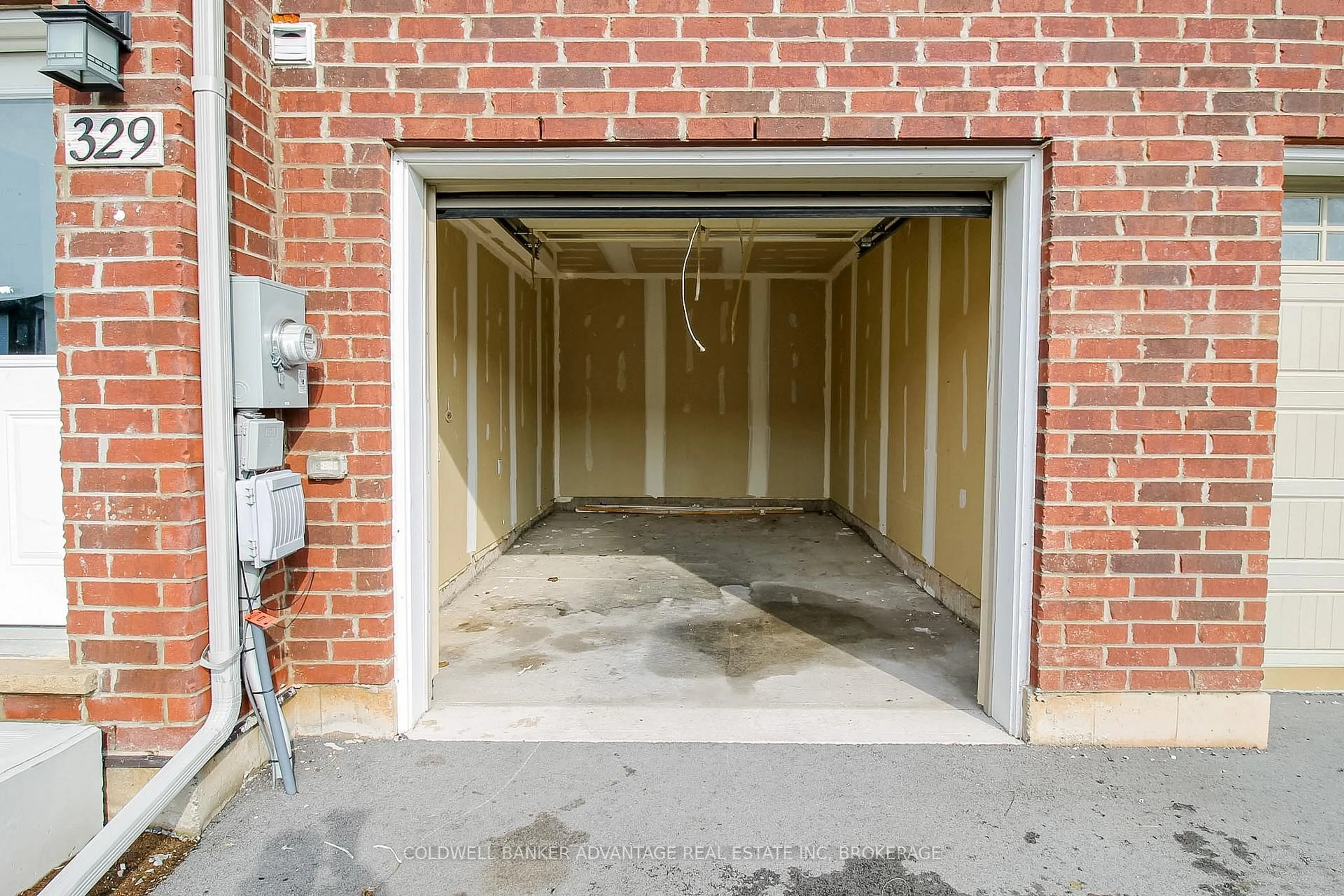 Indoor garage for 329 Chaffey St, Welland Ontario L3B 2Y7