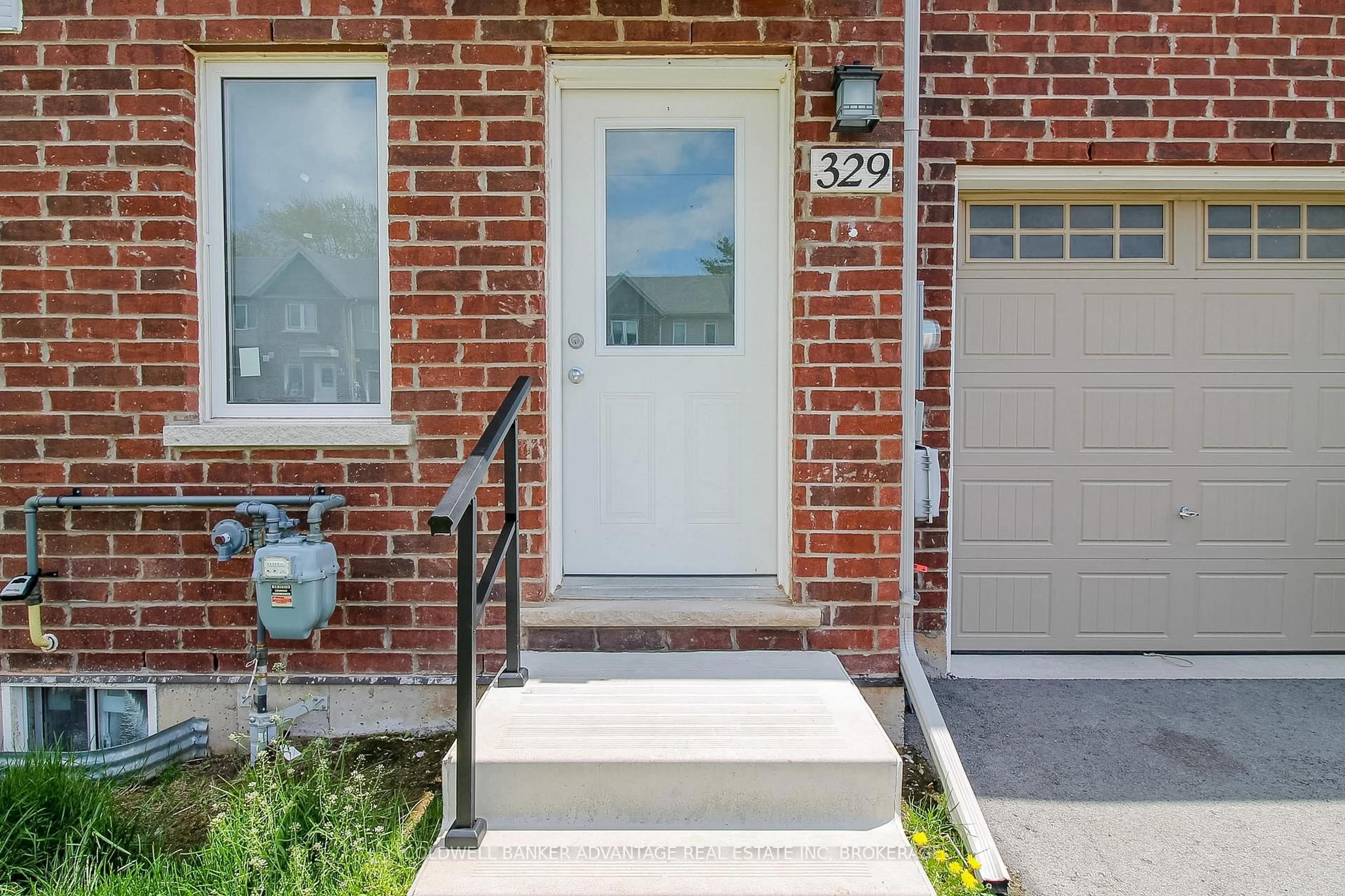 Home with brick exterior material, street for 329 Chaffey St, Welland Ontario L3B 2Y7
