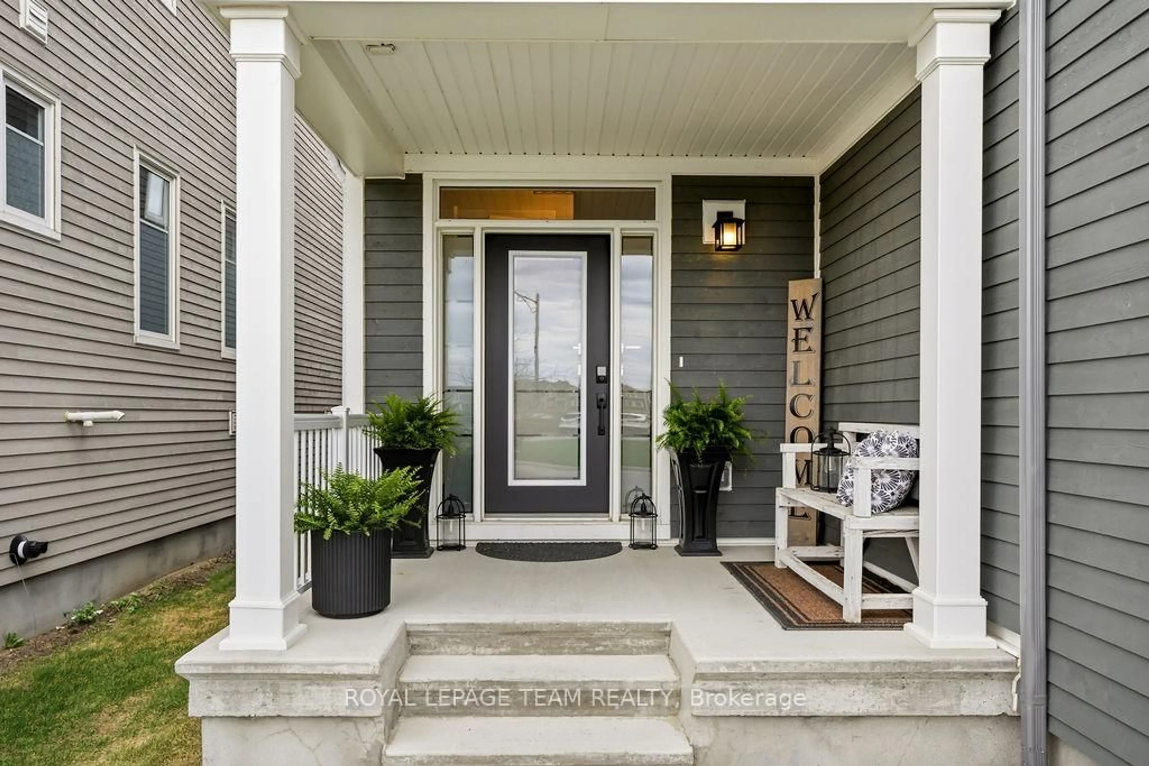 Indoor entryway for 91 Cantle Cres, Richmond Ontario K0A 2Z0