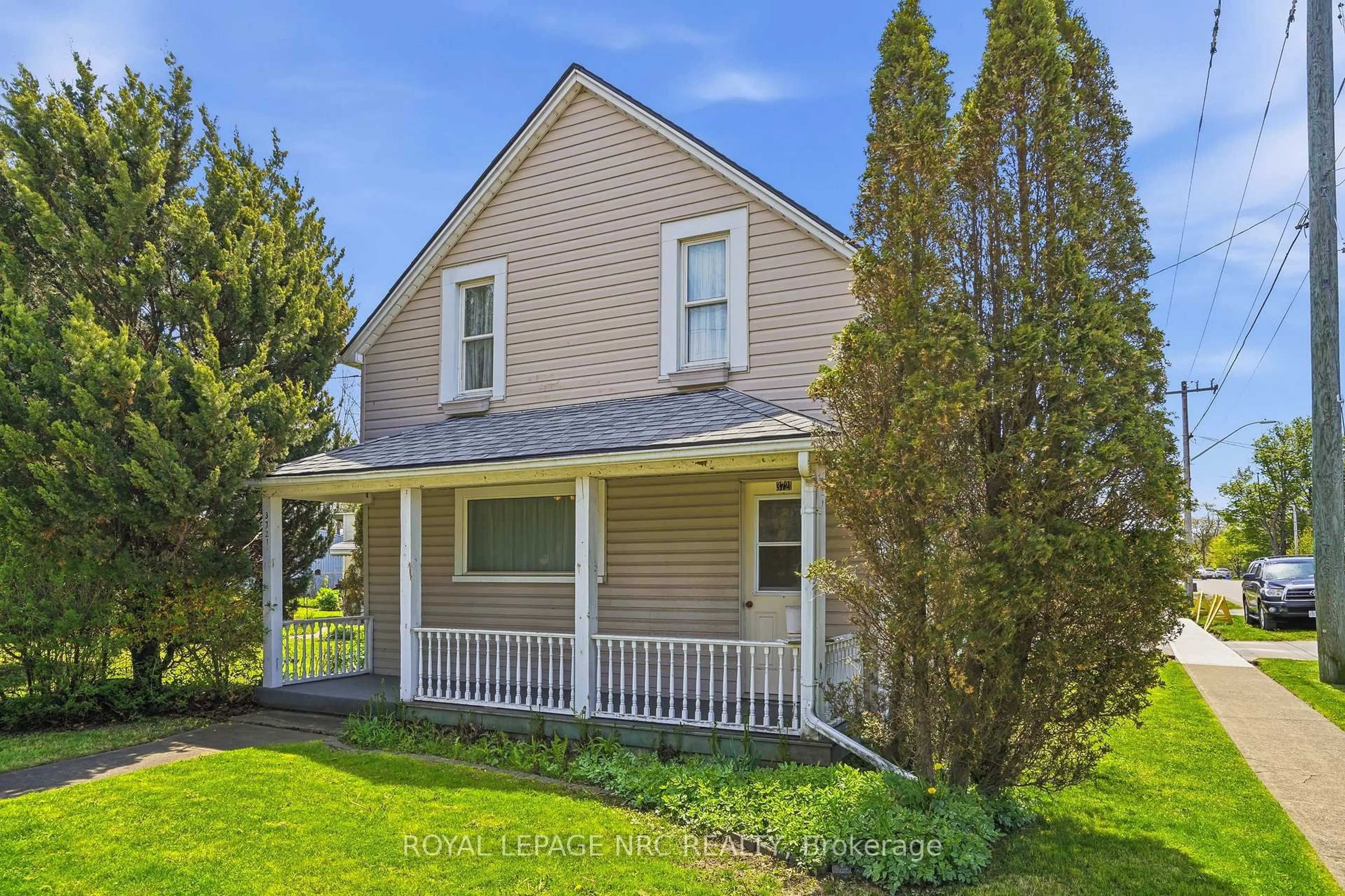 Home with vinyl exterior material, street for 3721 DOMINION Rd, Fort Erie Ontario L0S 1N0
