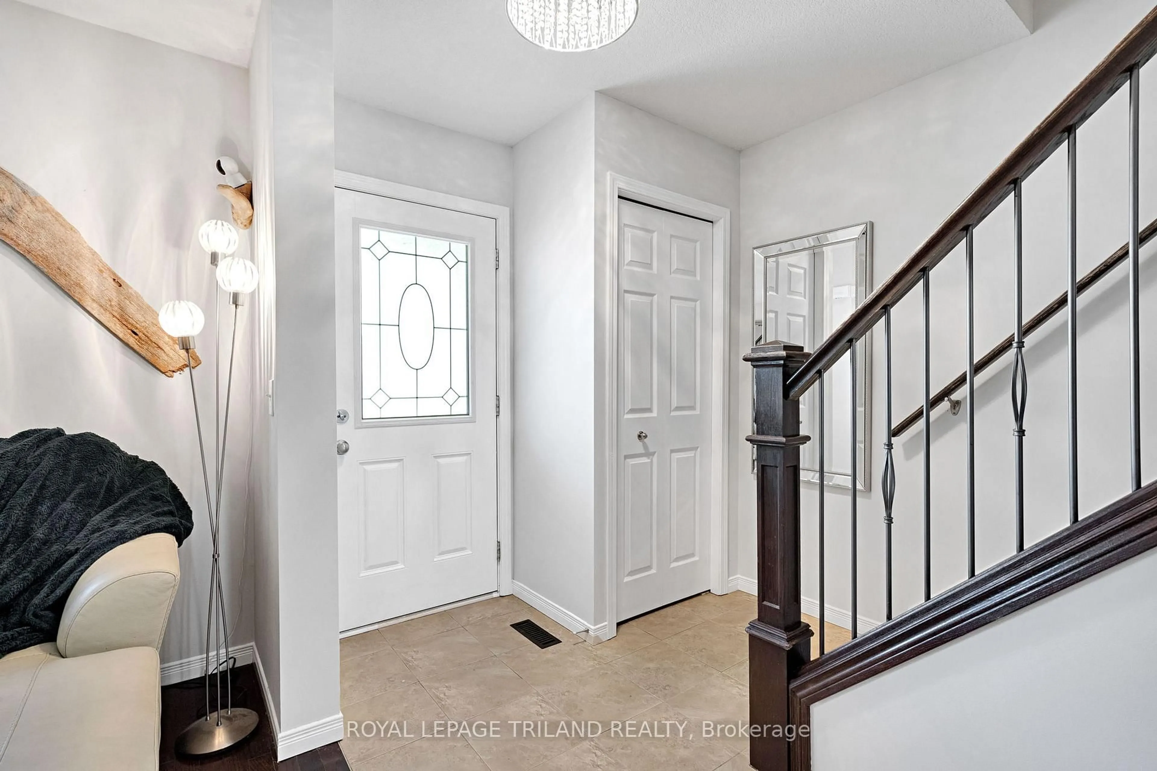 Indoor entryway for 2145 North Routledge Park #41, London North Ontario N6G 0J8