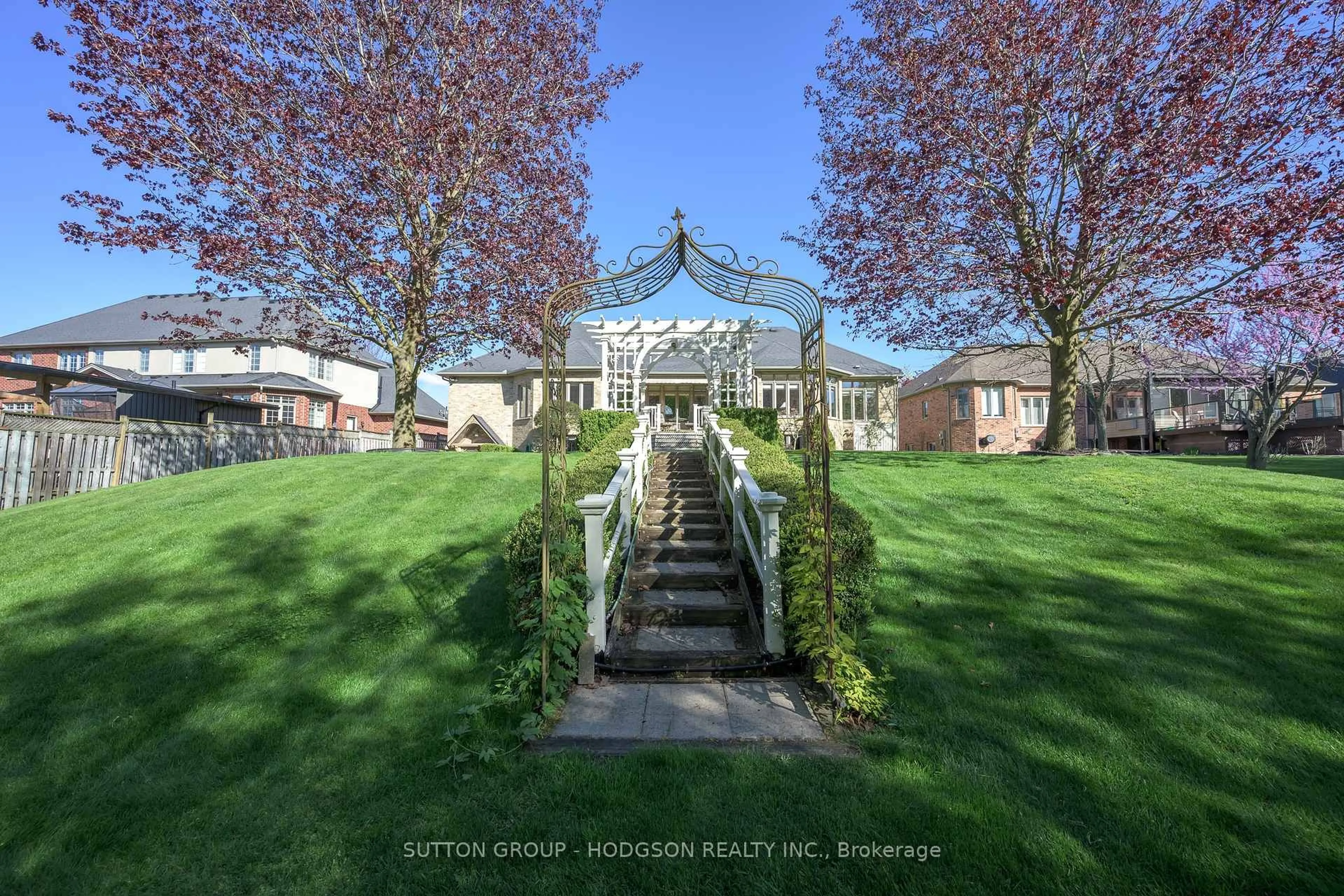 A pic from outside/outdoor area/front of a property/back of a property/a pic from drone, street for 106 Northumberland Rd, London North Ontario N6H 5H5