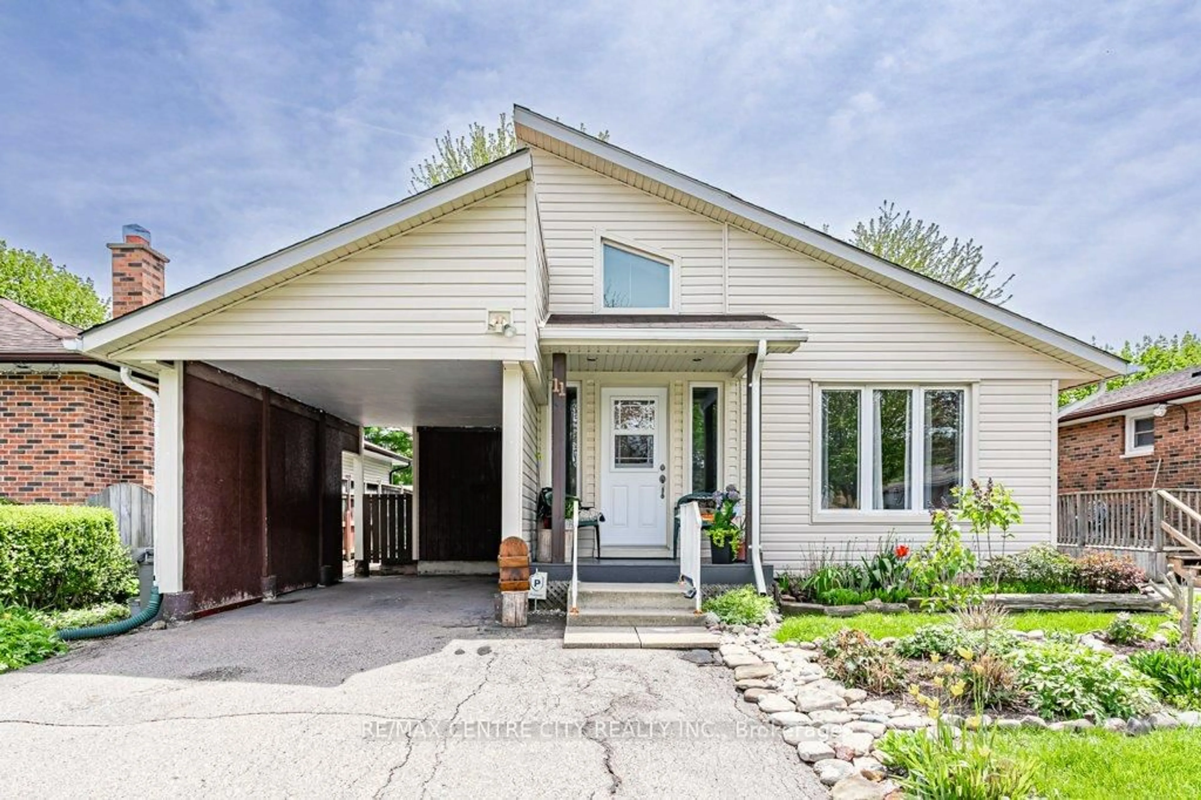 Home with vinyl exterior material, street for 11 Pauline Cres, London South Ontario N6E 2L2