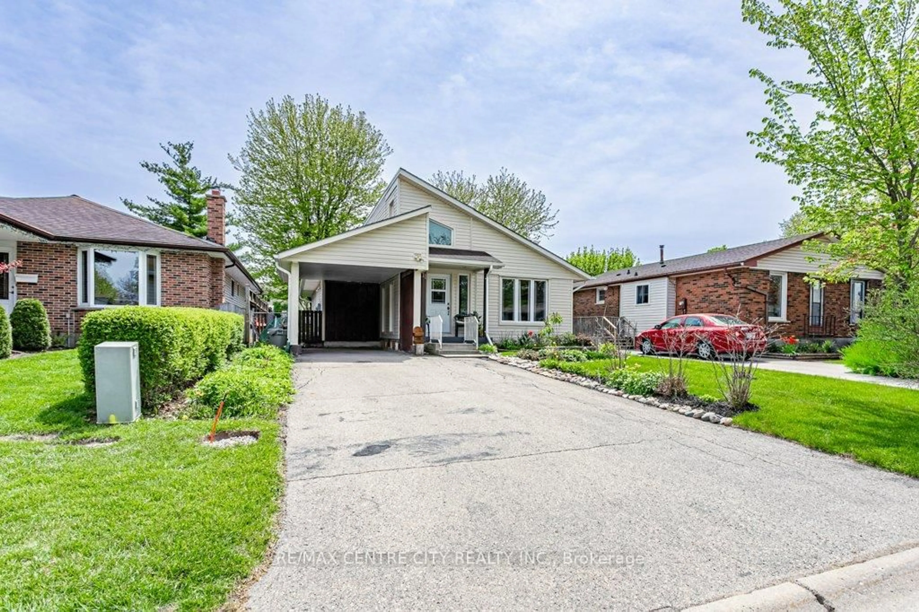 Unknown for 11 Pauline Cres, London South Ontario N6E 2L2