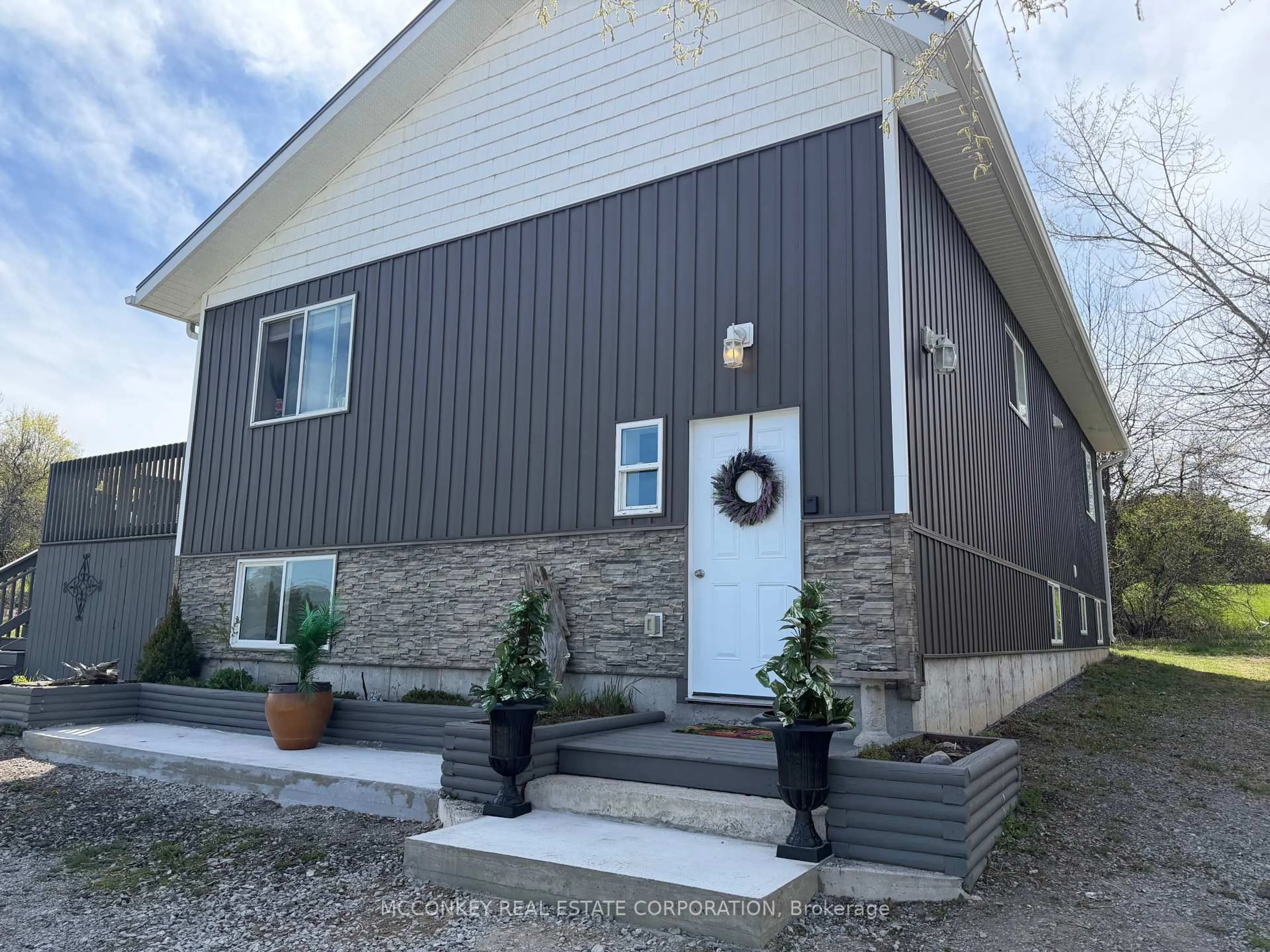 Home with vinyl exterior material, unknown for 17 Bayview Dr, Kawartha Lakes Ontario K9J 6X3