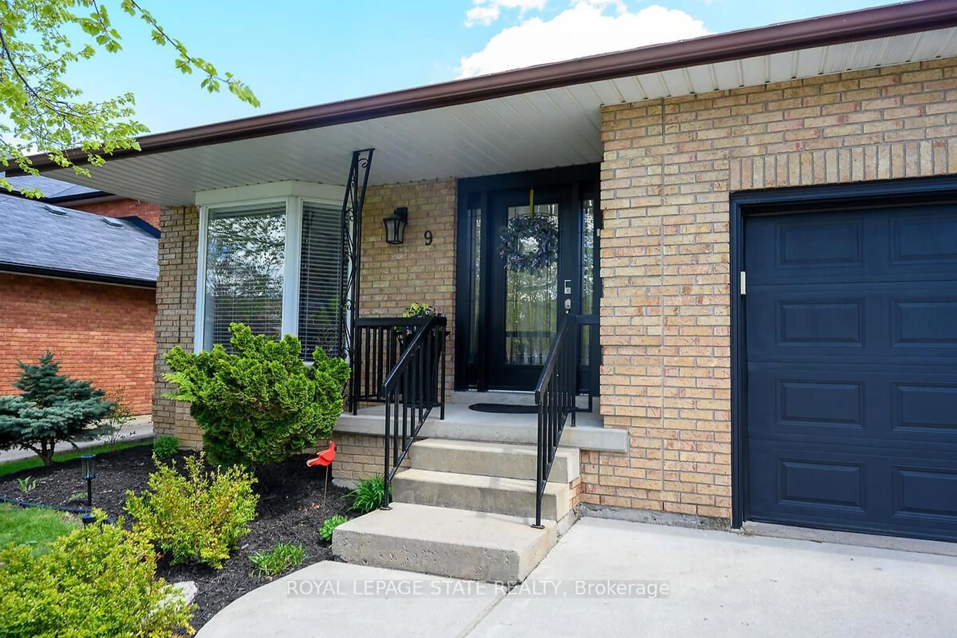 Unknown for 9 Ben Tirran Cres, Hamilton Ontario L8G 4V8