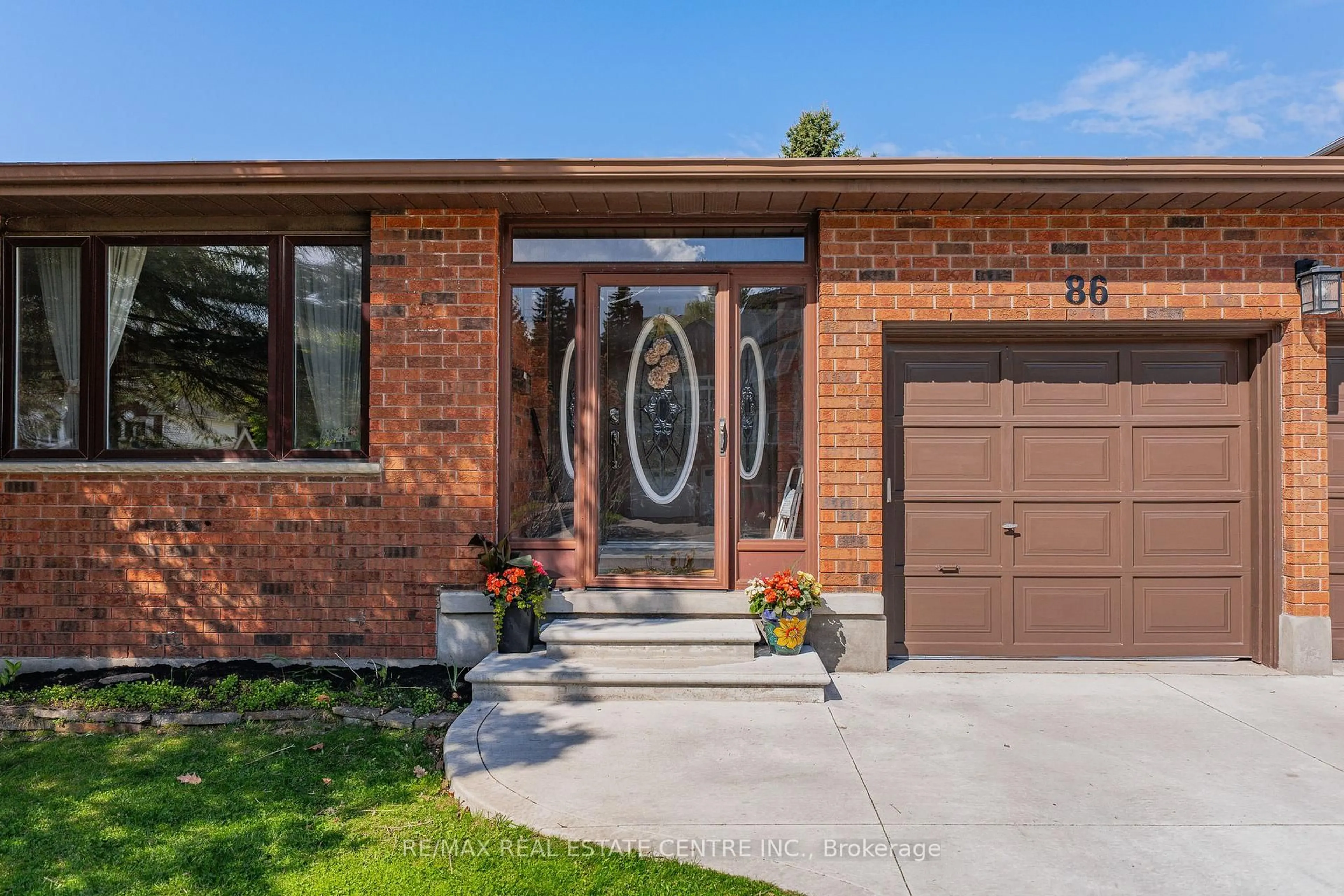 Home with brick exterior material, street for 86 Chimney Hill Dr, Cambridge Ontario N1T 1H3