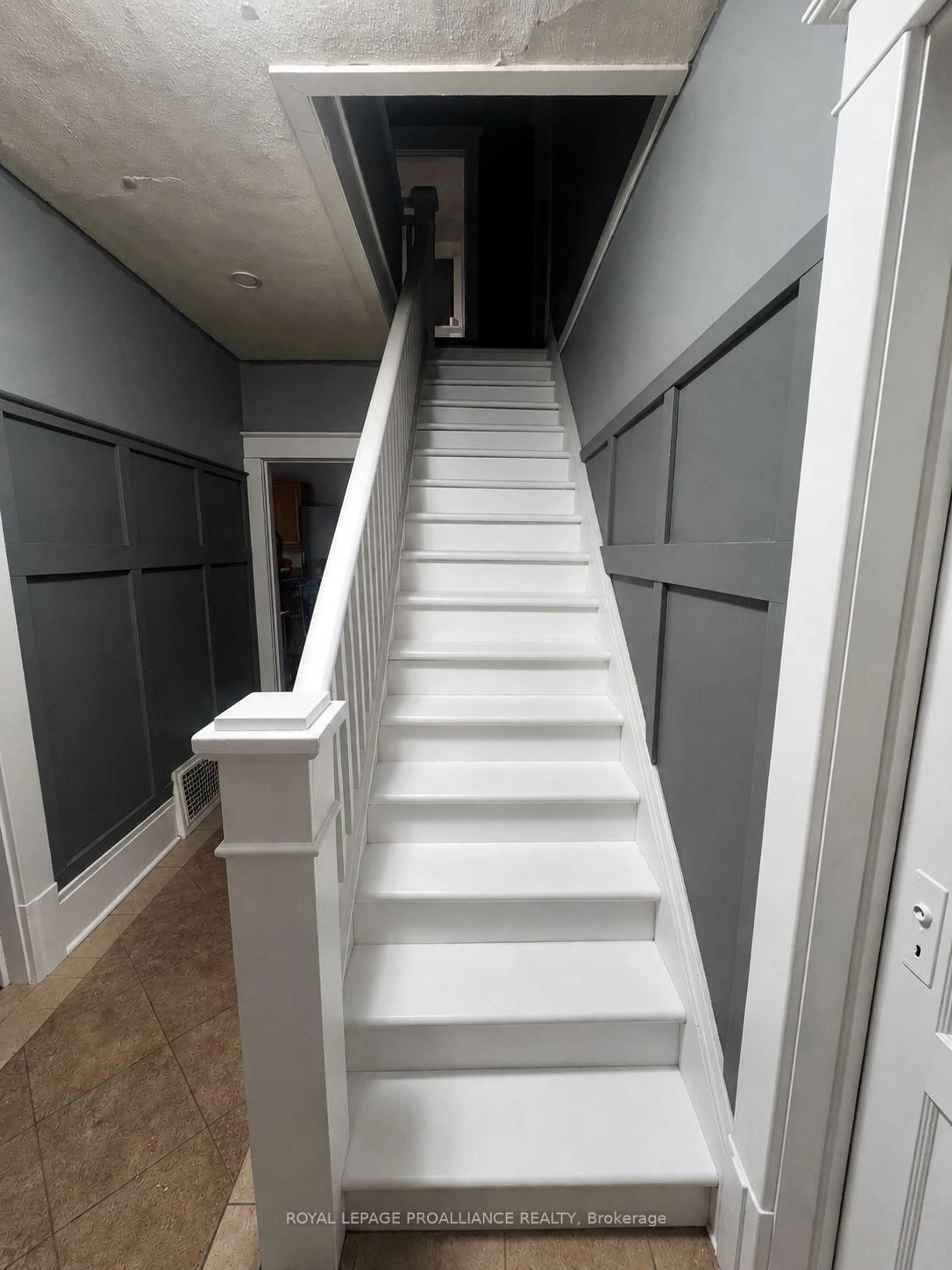 Stairs for 49 Crown St, Quinte West Ontario K8V 1P1
