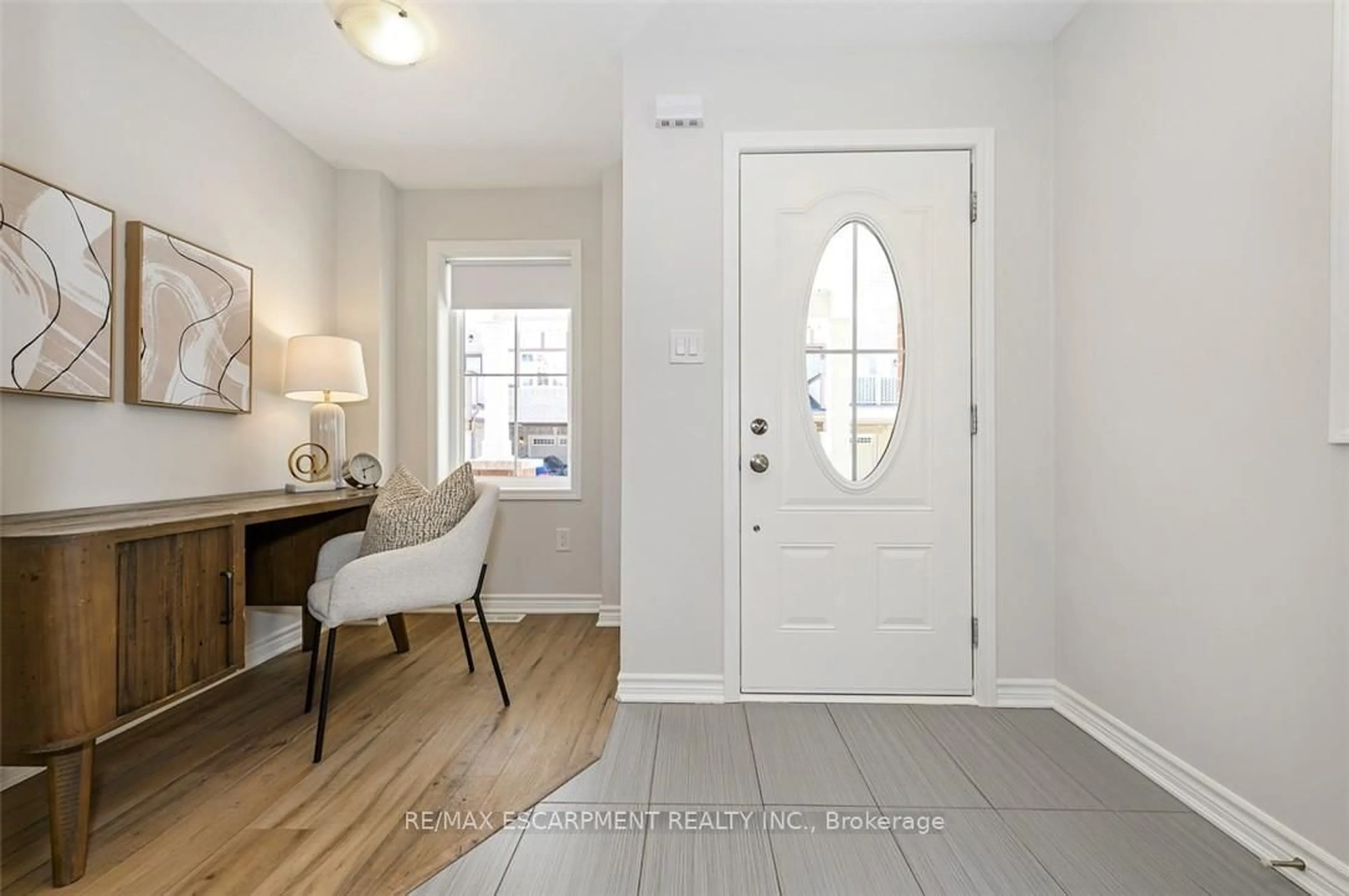 Indoor entryway for 22 Spring Creek Dr #43, Hamilton Ontario L0R 2H8