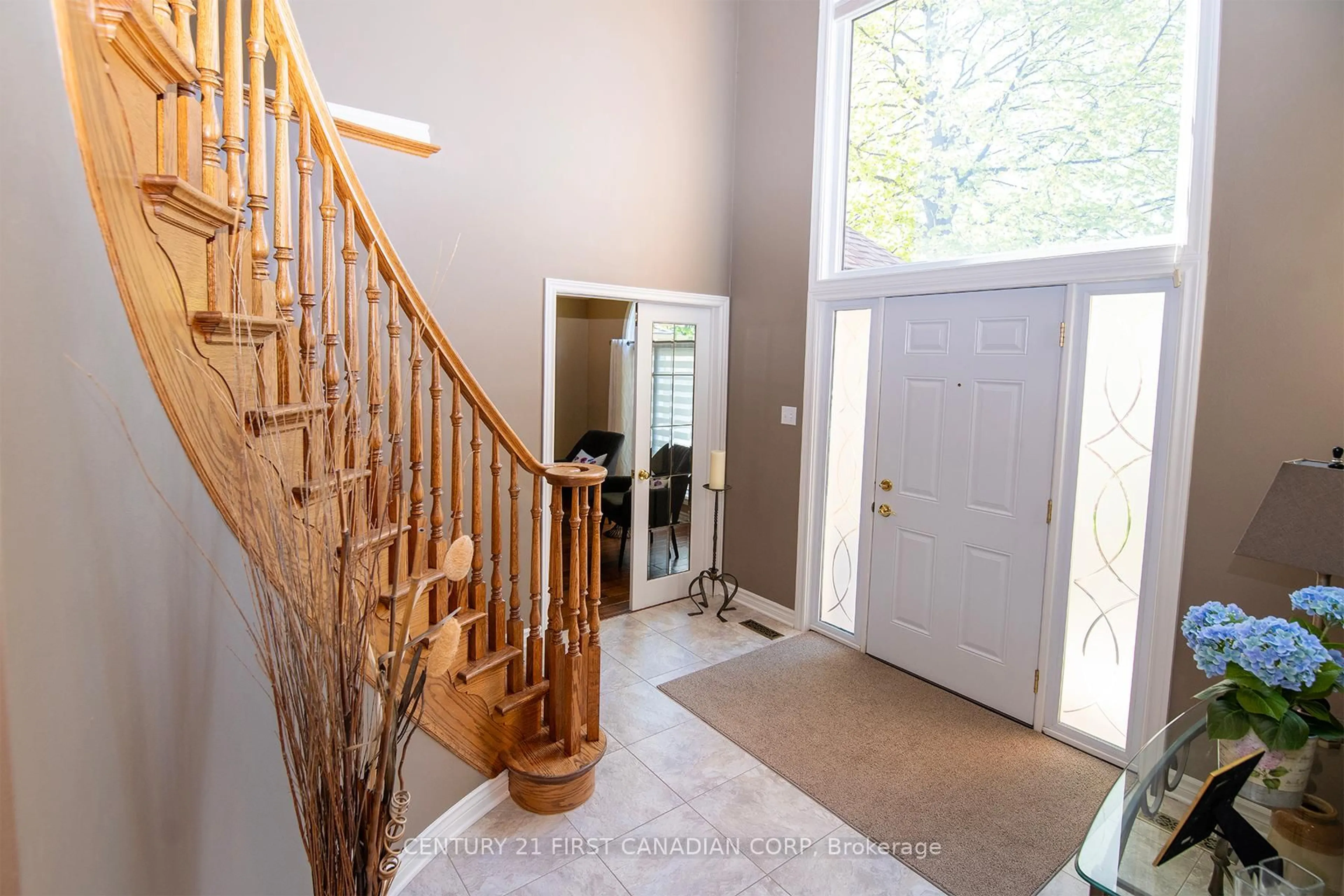 Indoor entryway for 244 Ensign Cres, London South Ontario N6S 4V3