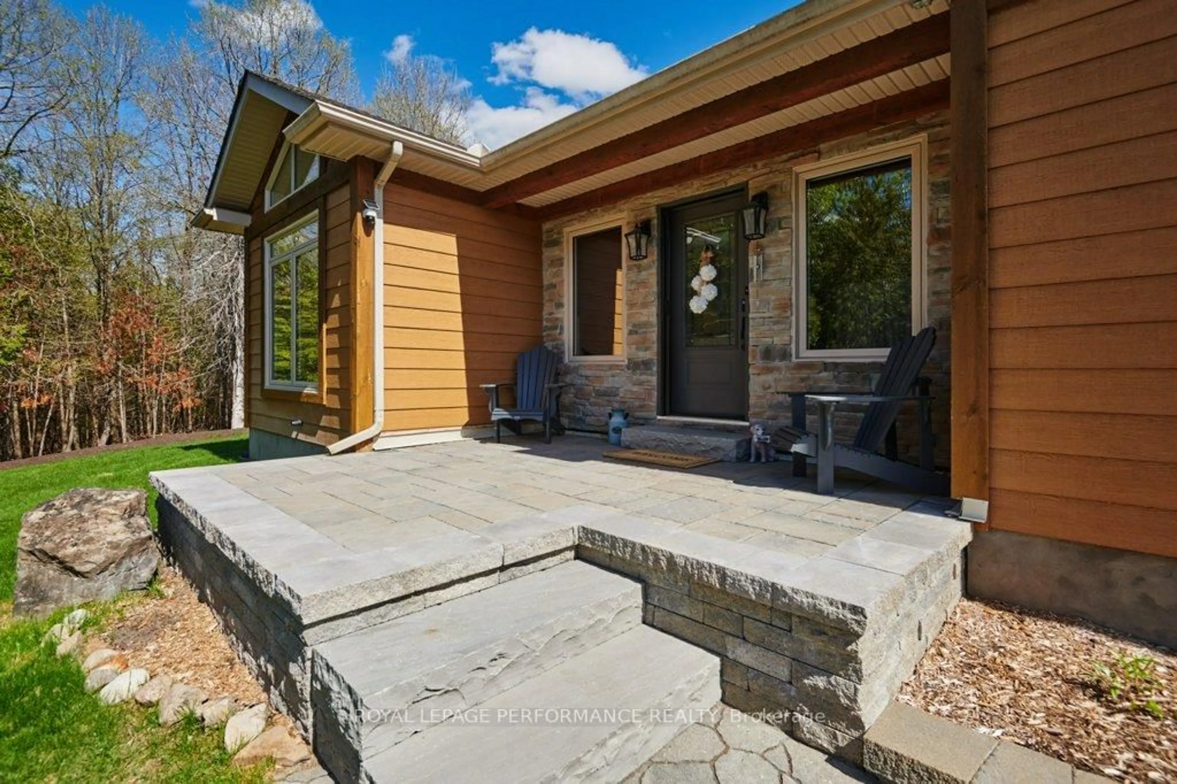 Patio, street for 8040 Iveson Dr, Metcalfe Ontario K0A 2P0