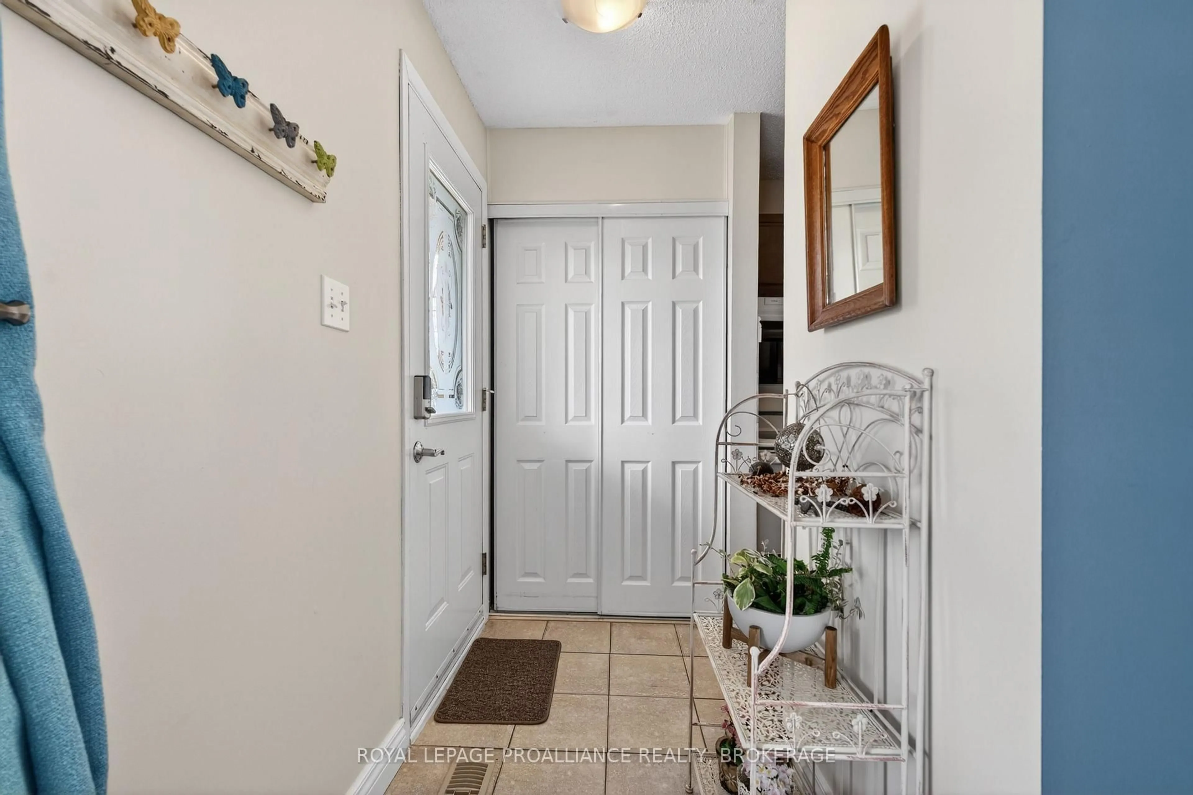 Indoor entryway for 803 Grouse Cres, Kingston Ontario K7P 1A1