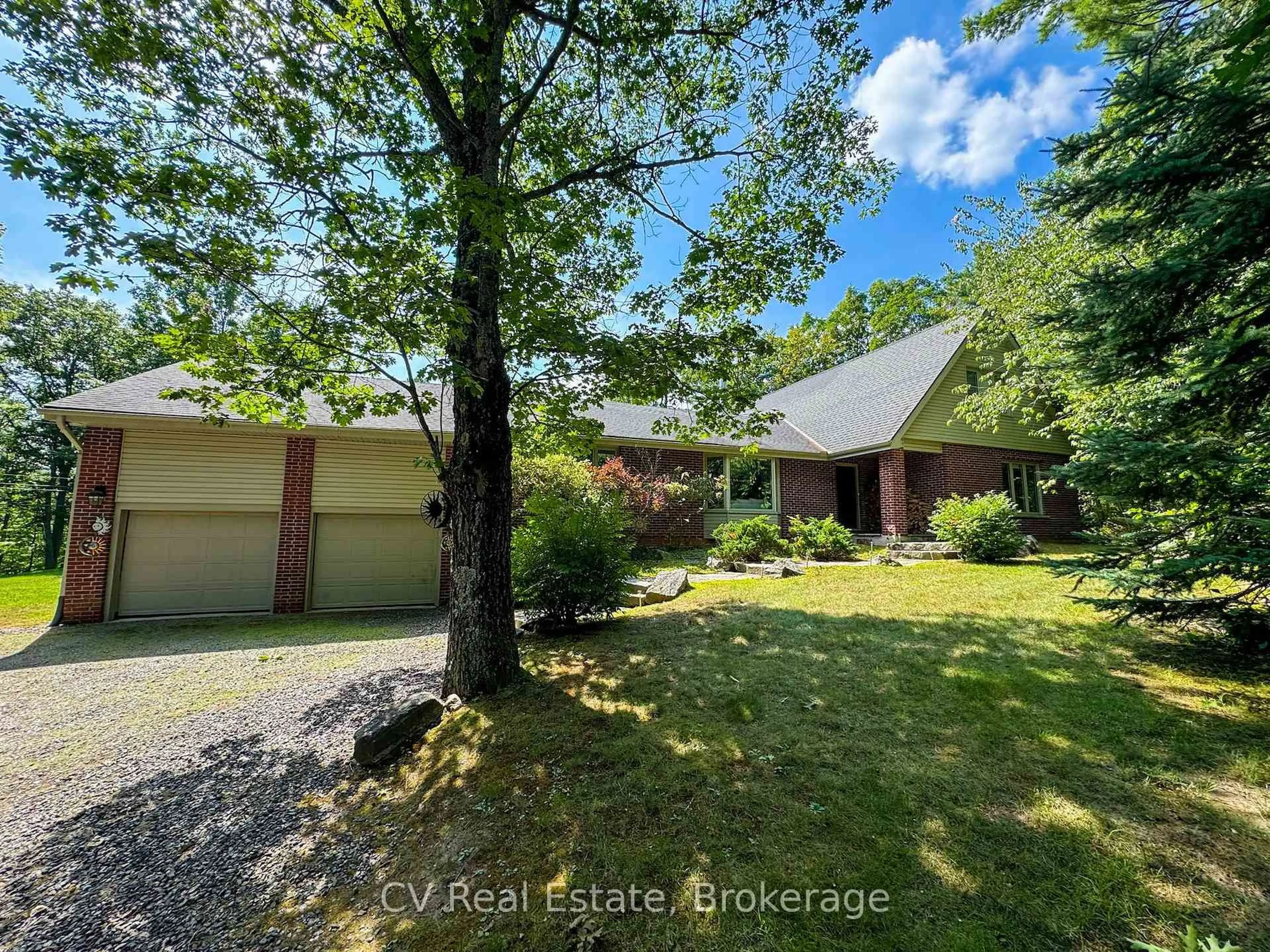 A pic from outside/outdoor area/front of a property/back of a property/a pic from drone, unknown for 1343 North Muldrew Lake Rd, Gravenhurst Ontario P1P 1V4