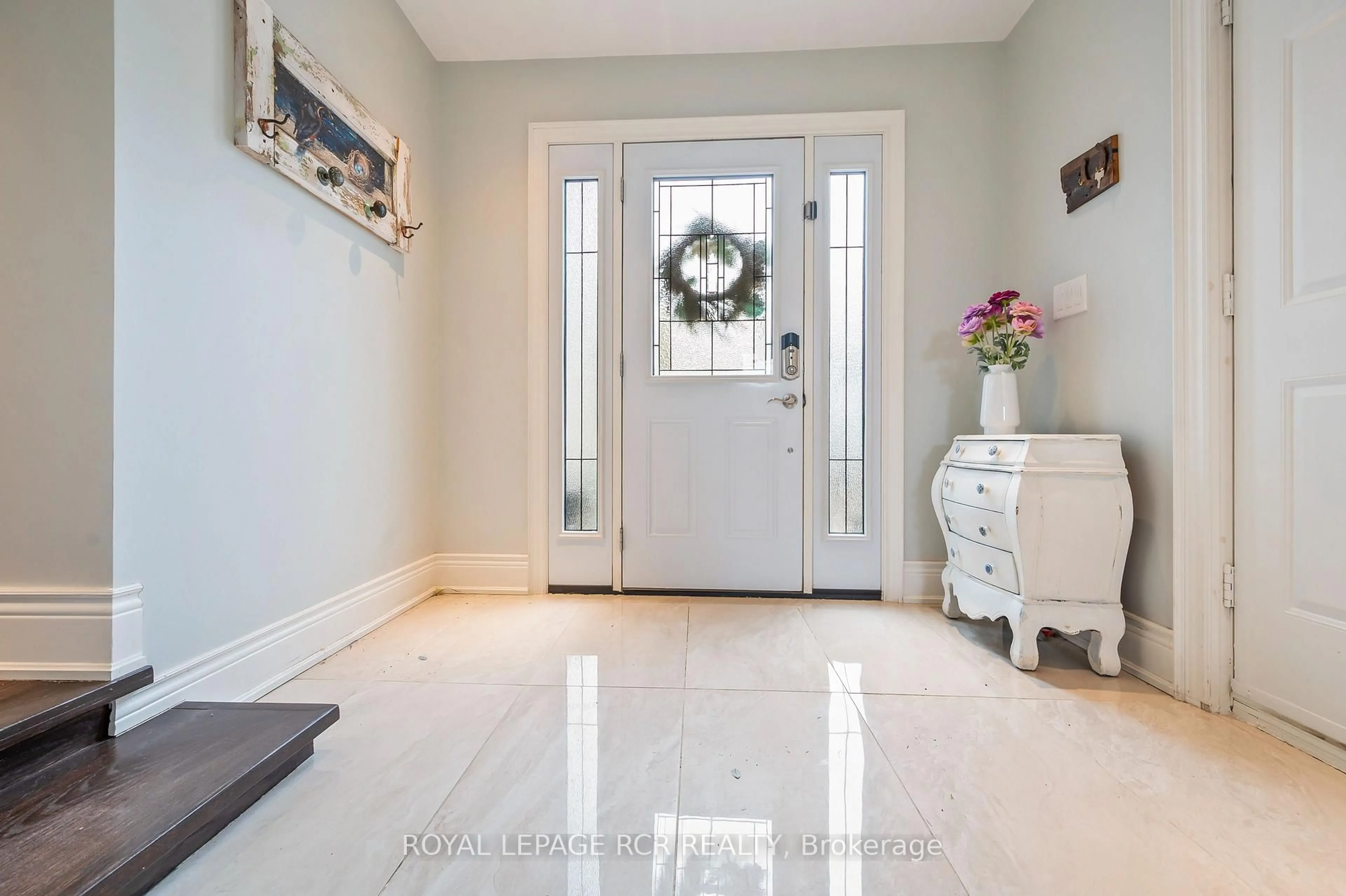 Indoor entryway for 12 Mill St, Amaranth Ontario L9W 3Z3