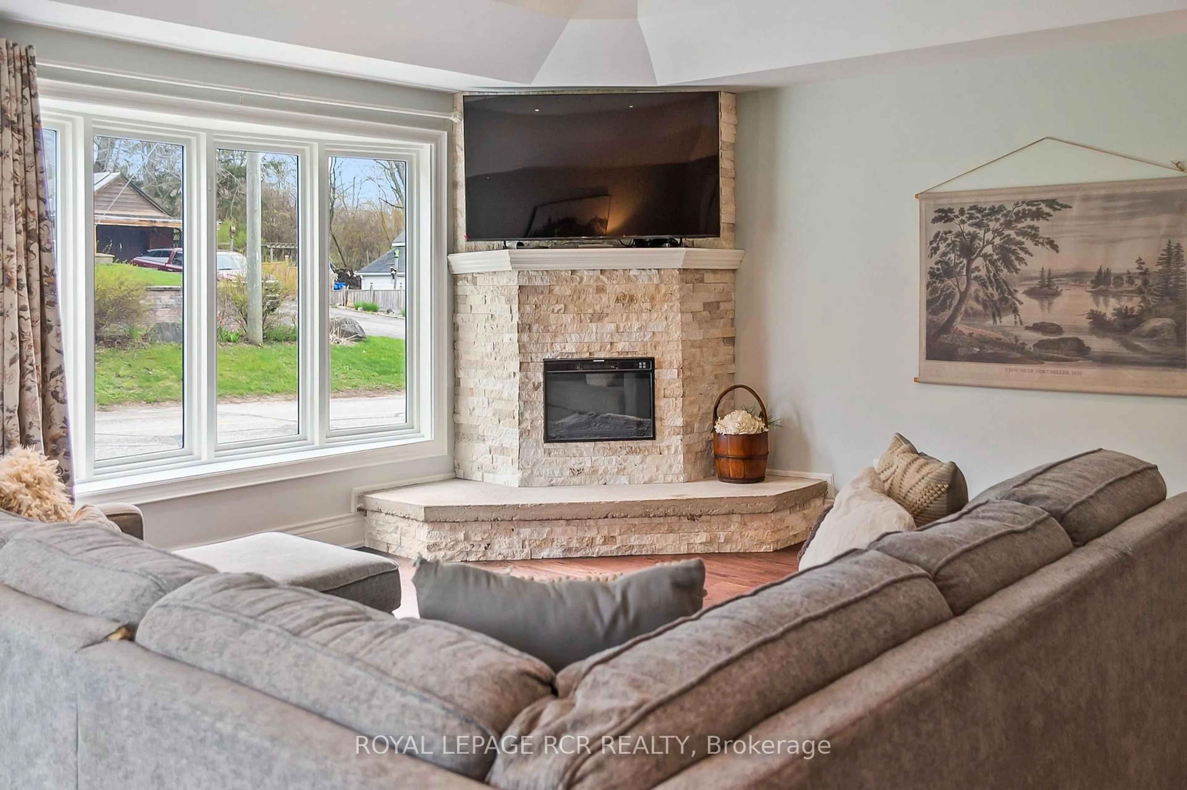 Living room with furniture, ceramic/tile floor for 12 Mill St, Amaranth Ontario L9W 3Z3
