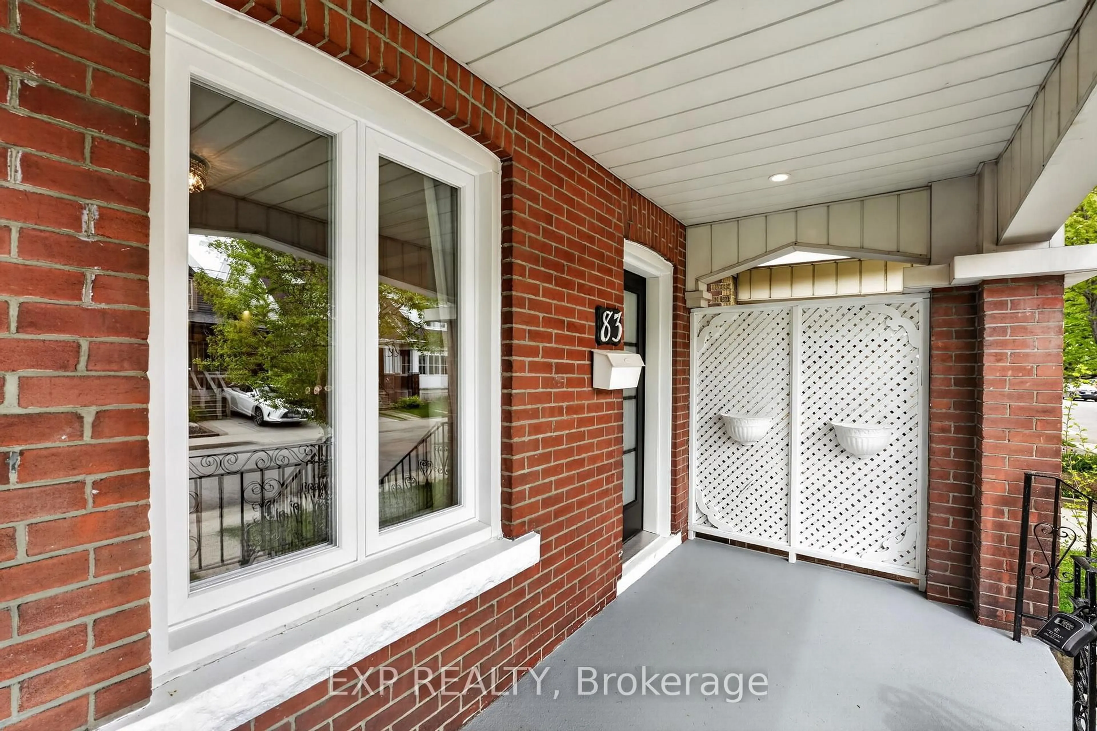 Indoor entryway for 83 Beechwood Ave, Hamilton Ontario L8L 2S7