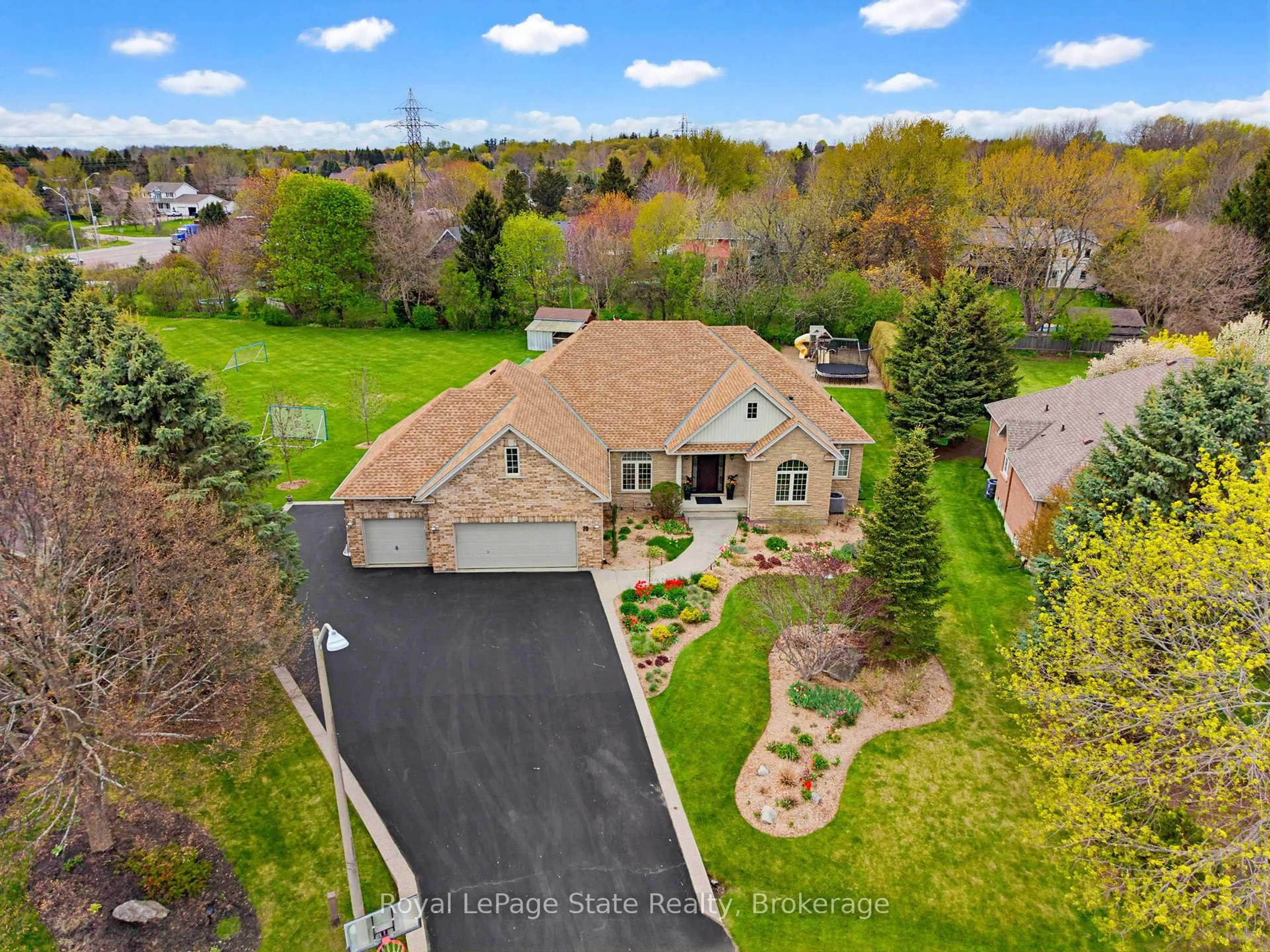 A pic from outside/outdoor area/front of a property/back of a property/a pic from drone, water/lake/river/ocean view for 20 Savona Cres, Hamilton Ontario L8N 2Z7