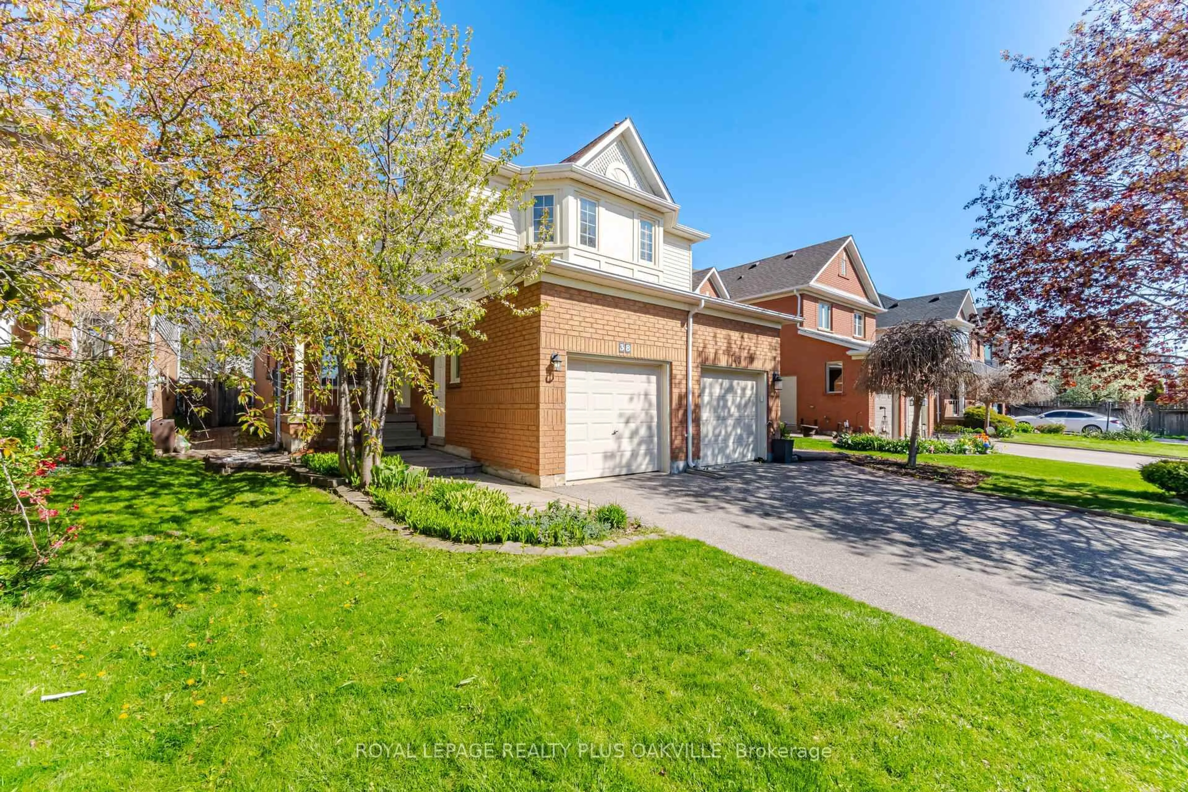Unknown for 38 Houndtrail Dr, Hamilton Ontario L8B 0N4