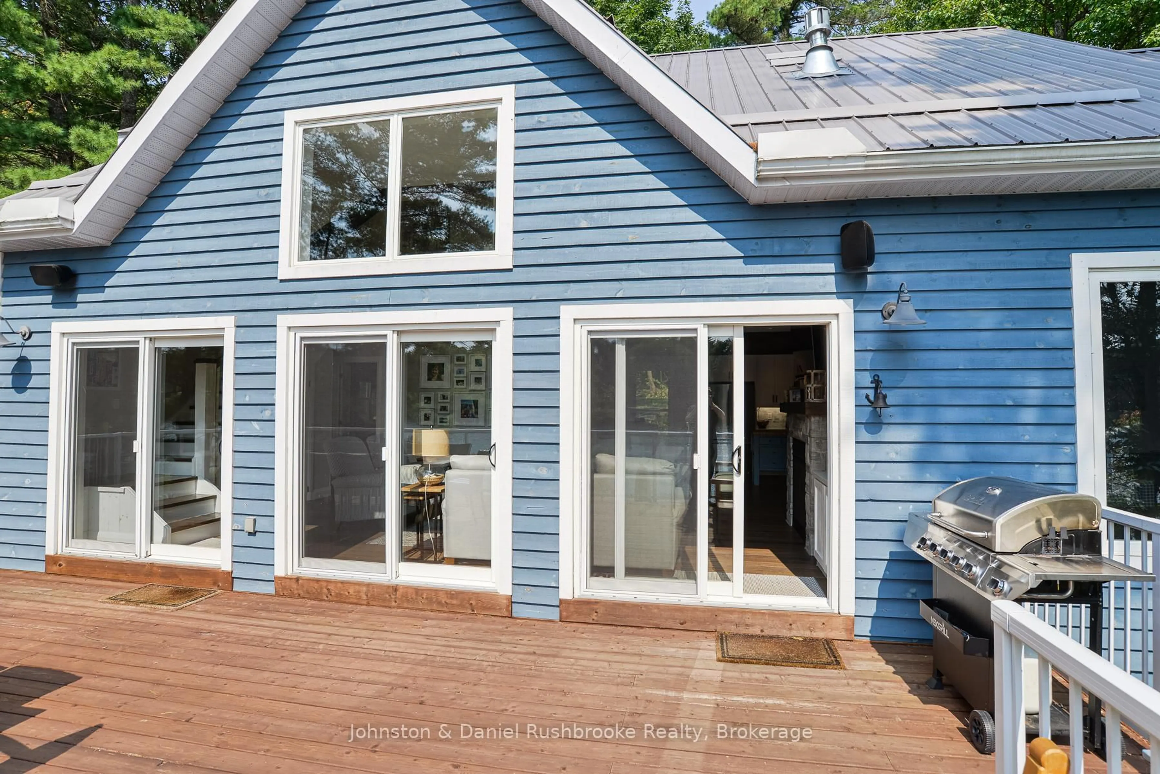 Home with vinyl exterior material, water/lake/river/ocean view for 27 Island 35LM (Miller Island), Gravenhurst Ontario P1P 1R2