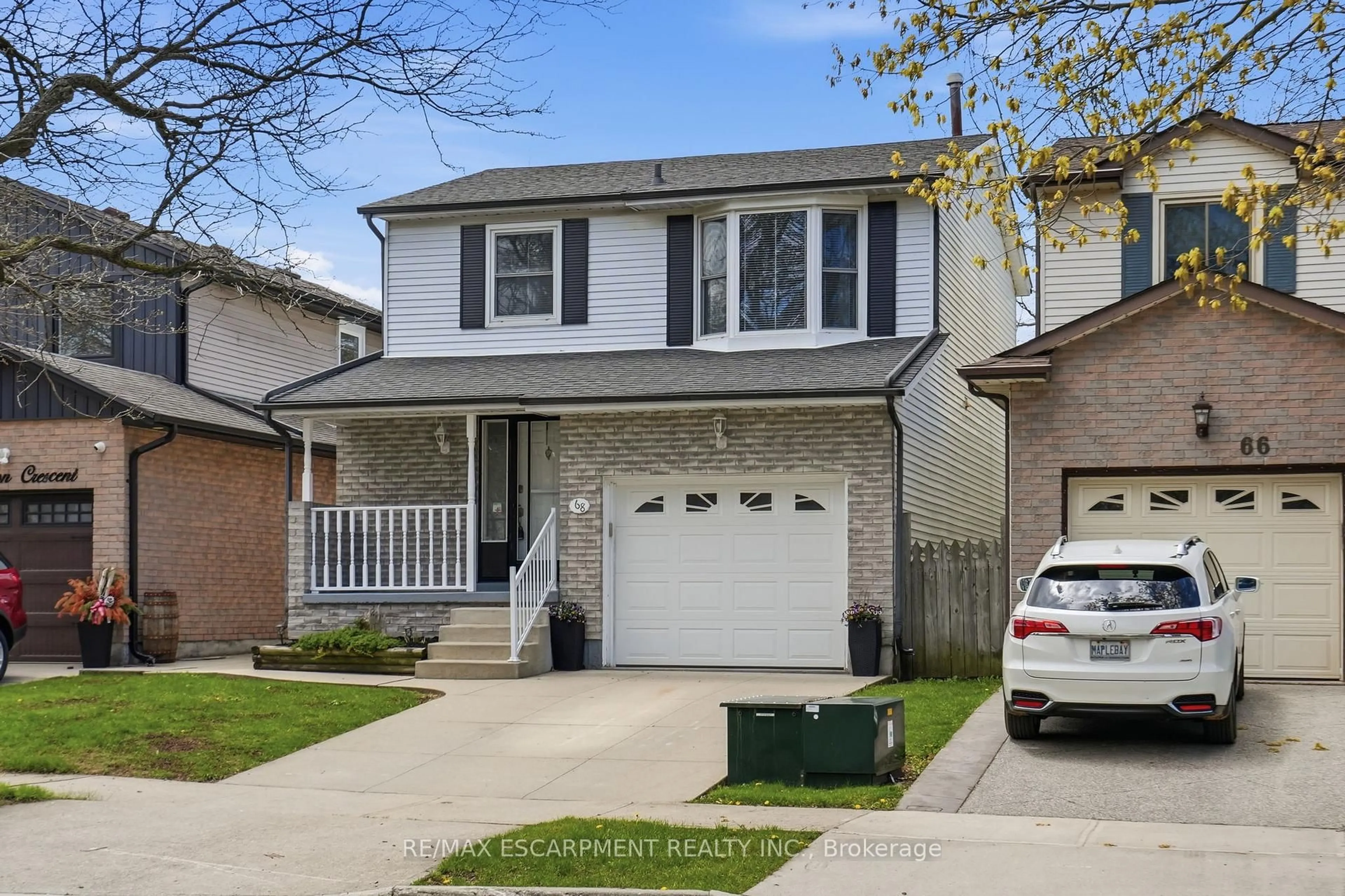 Home with vinyl exterior material, street for 68 Dalton Cres, Hamilton Ontario L8J 2A5