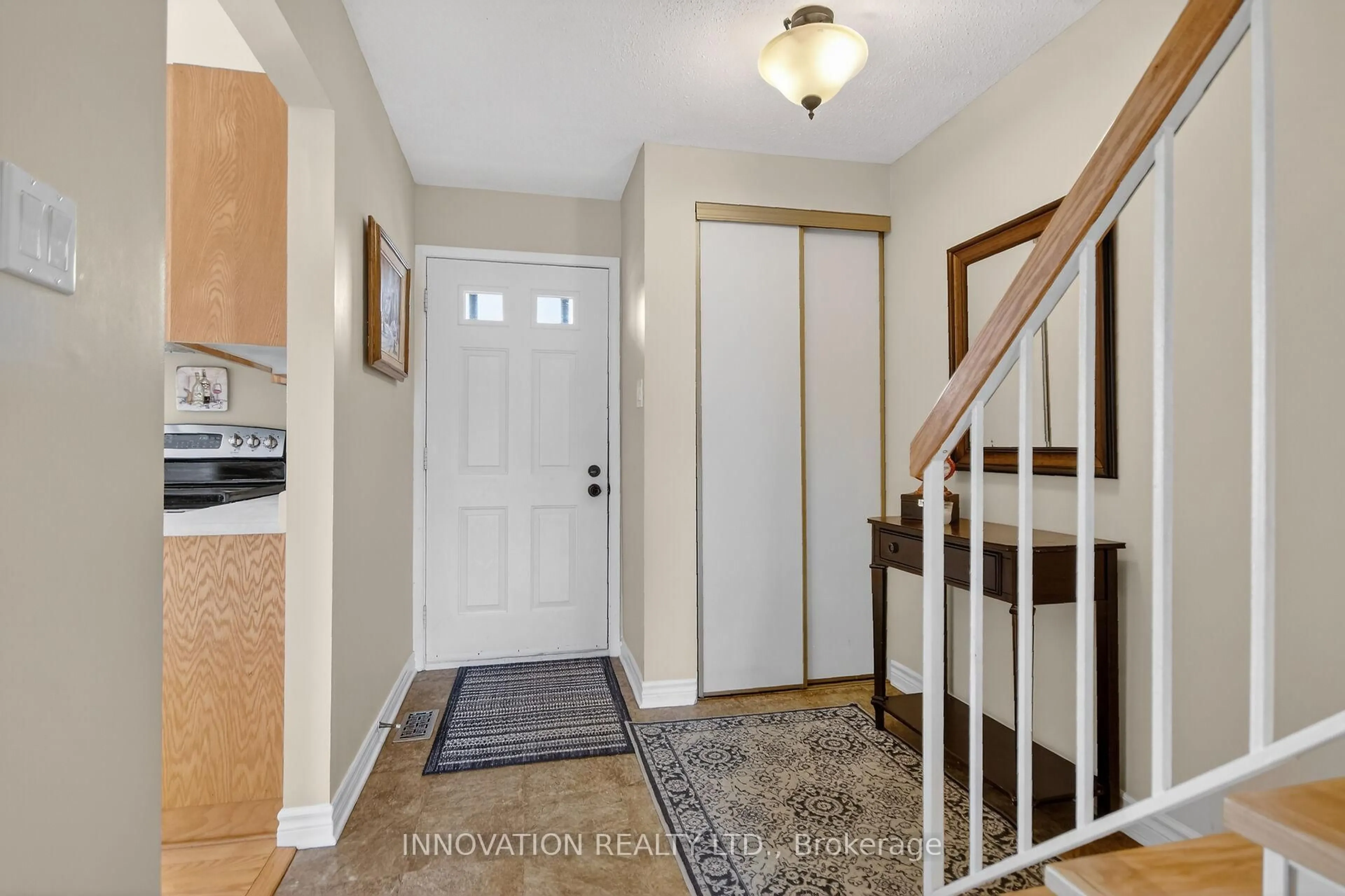 Indoor entryway for 1773 Bellmanor Crt, Ottawa Ontario K1T 2V6