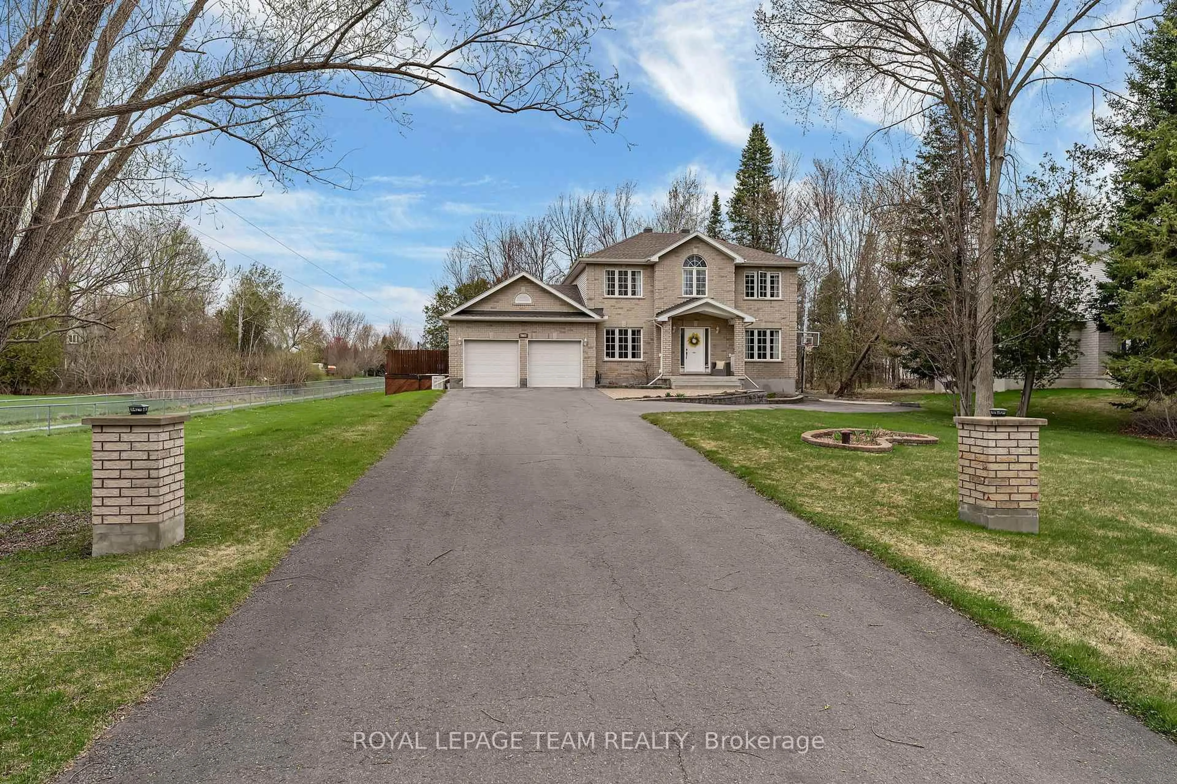 A pic from outside/outdoor area/front of a property/back of a property/a pic from drone, street for 7067 Donwel Dr, Greely Ontario K4P 1M7