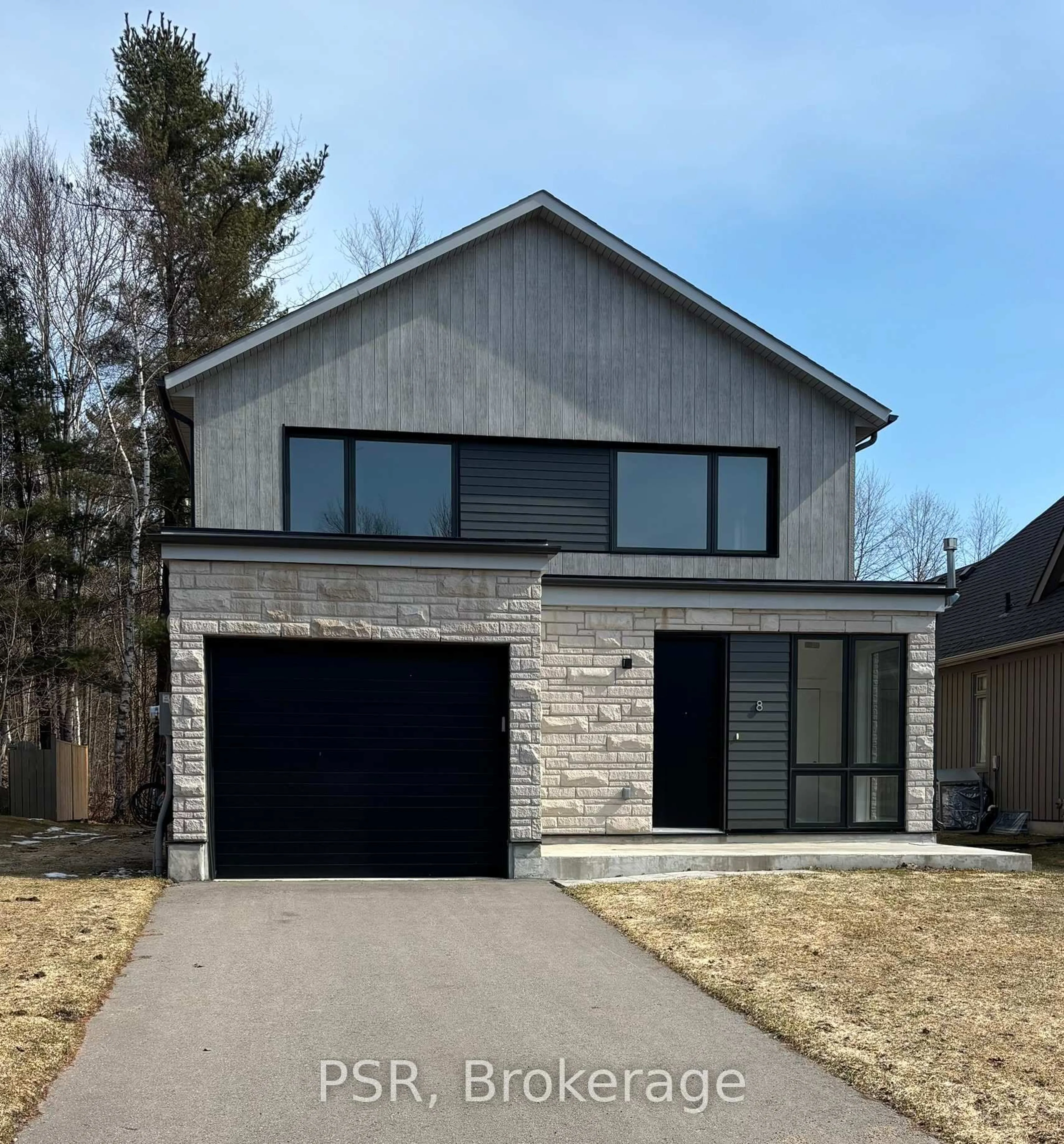 Home with brick exterior material, street for 8 Baypoint Crt, Gravenhurst Ontario P1P 0A2