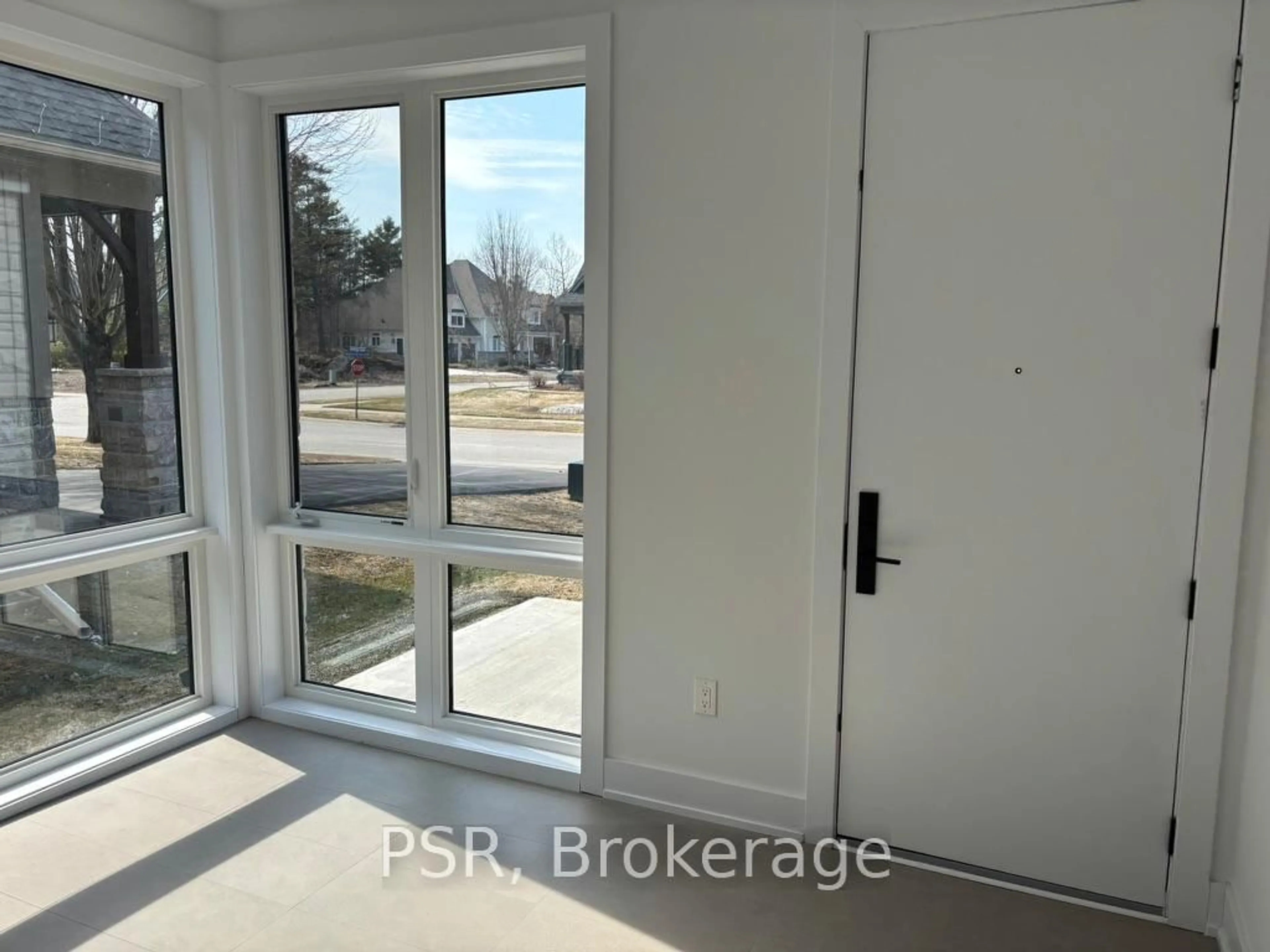 Indoor entryway for 8 Baypoint Crt, Gravenhurst Ontario P1P 0A2