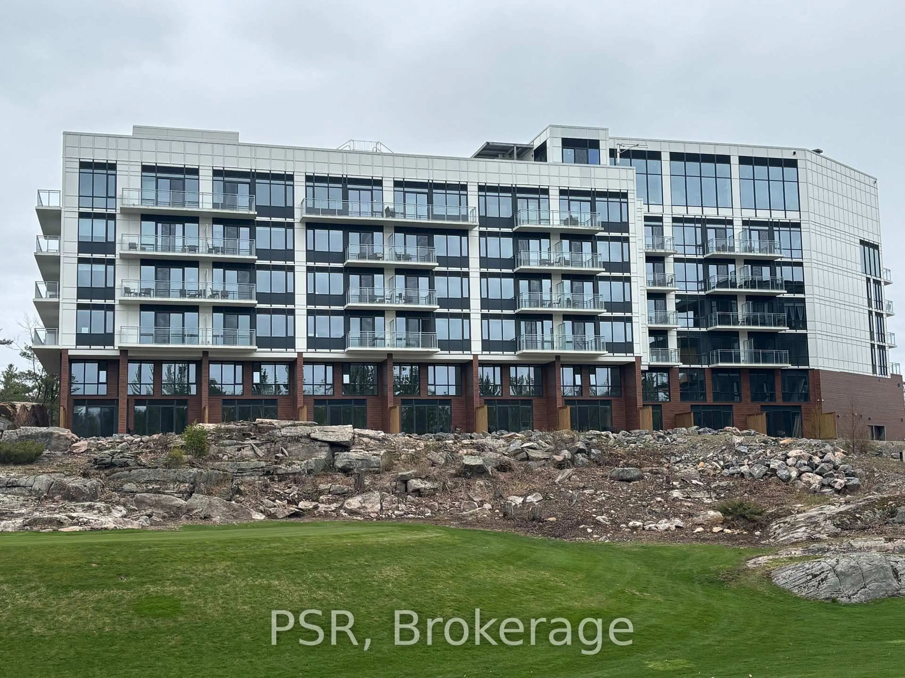 A pic from outside/outdoor area/front of a property/back of a property/a pic from drone, building for 100 Carrick Tr #108, Gravenhurst Ontario P1P 0J5