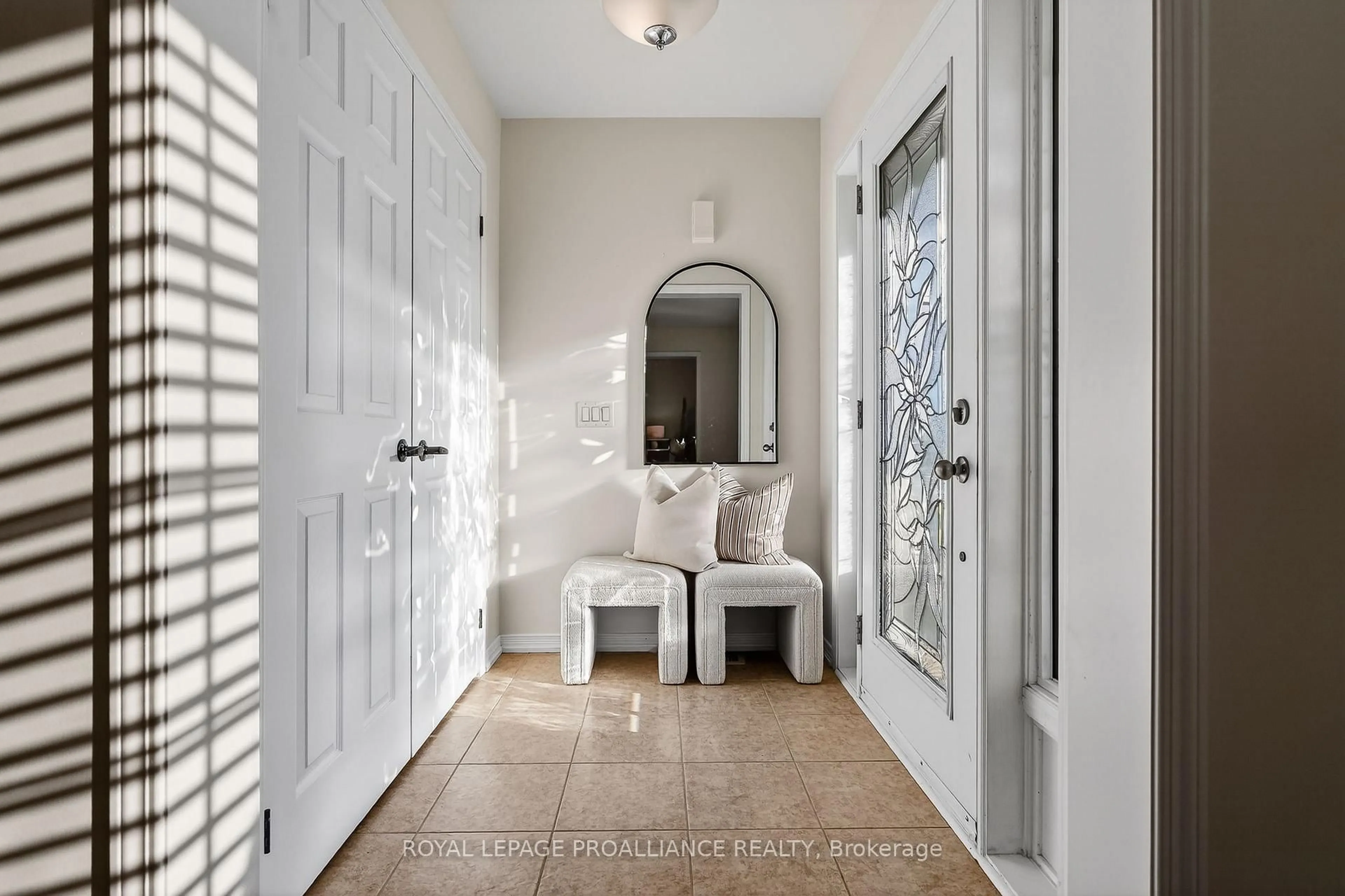 Indoor entryway for 868 Mcmurdo Dr, Cobourg Ontario K9A 0J2